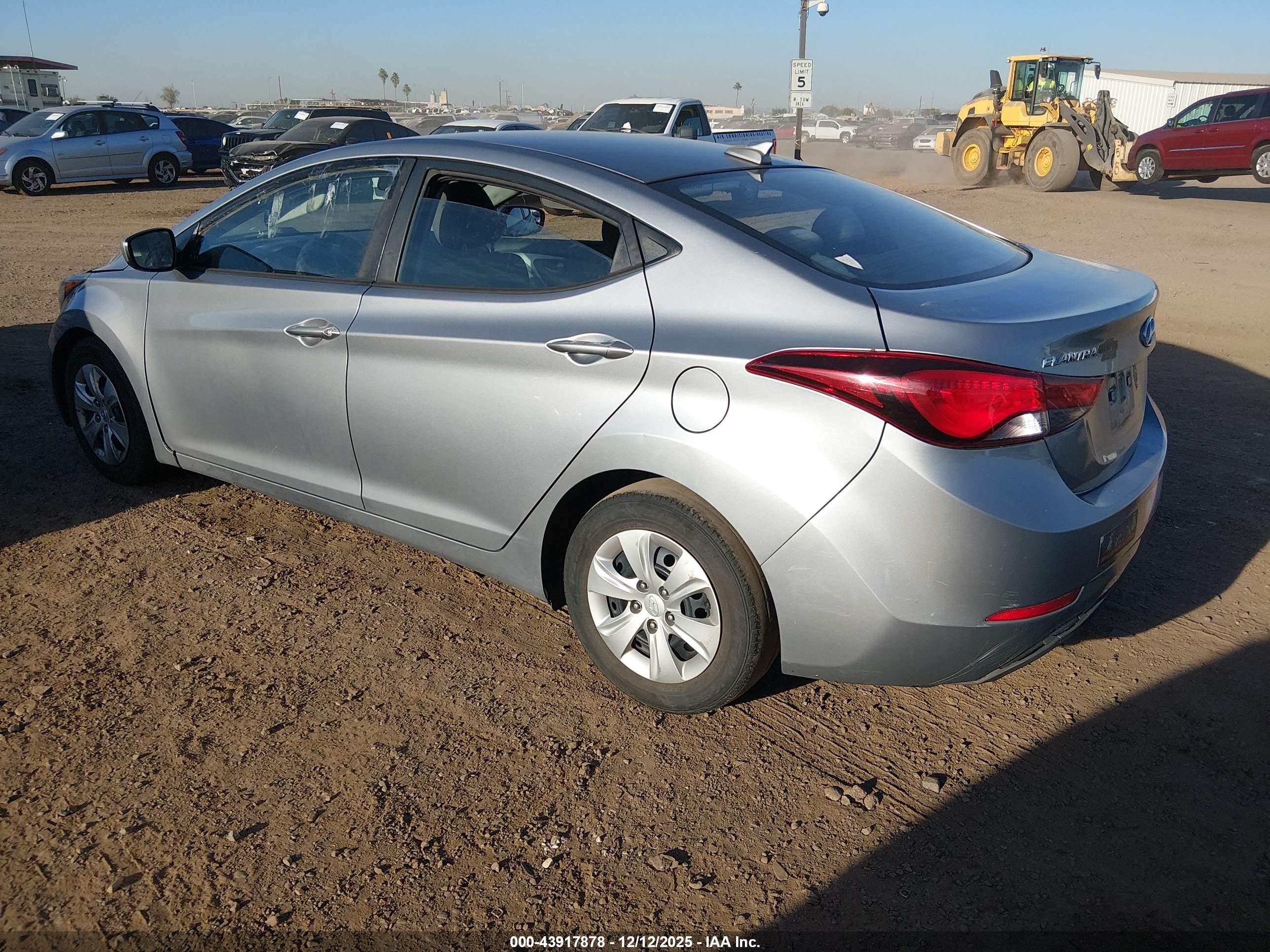 HYUNDAI ELANTRA image 3