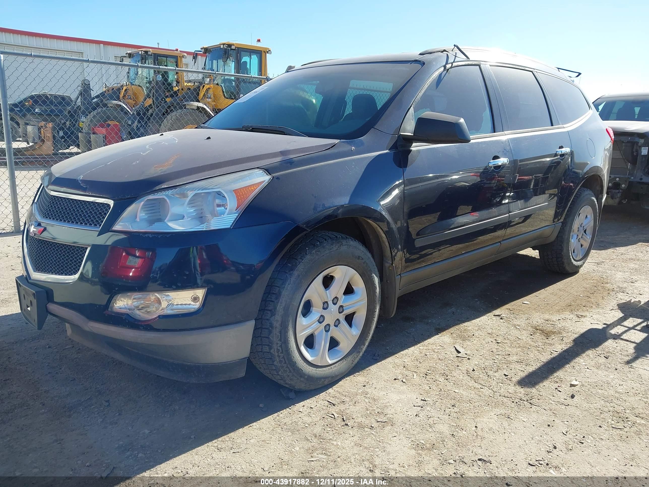CHEVROLET TRAVERSE image 2