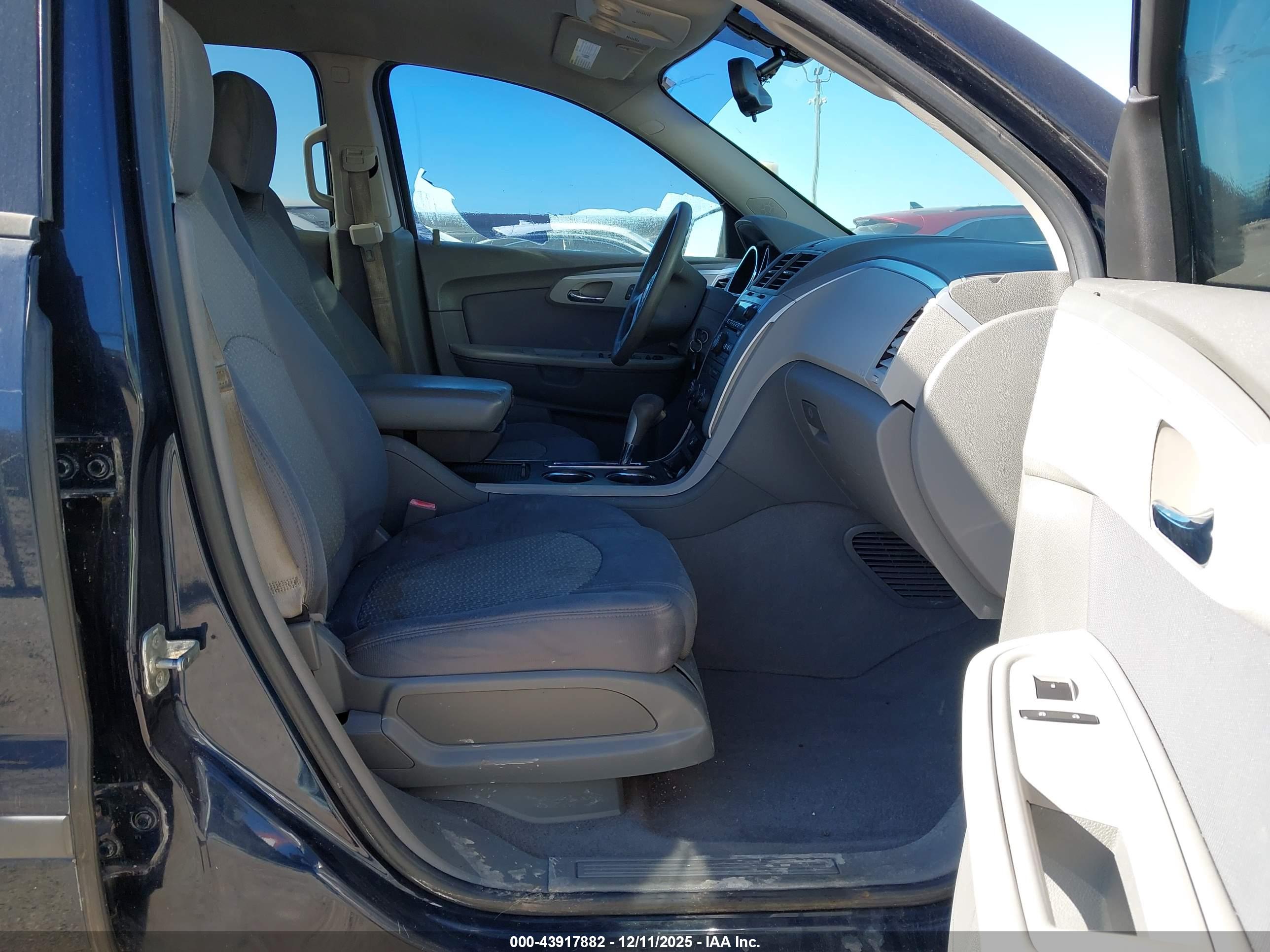 CHEVROLET TRAVERSE image 5