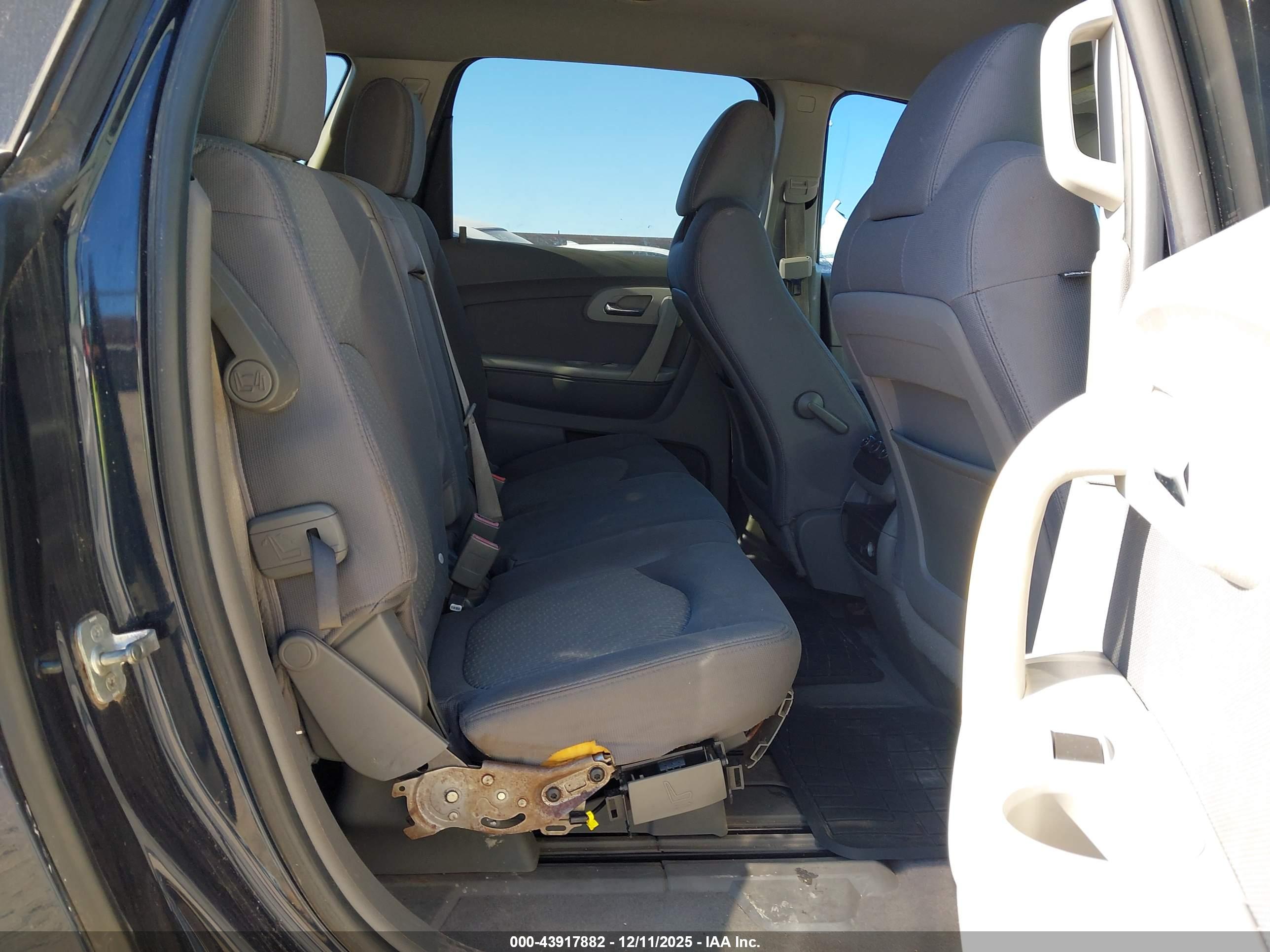 CHEVROLET TRAVERSE image 8