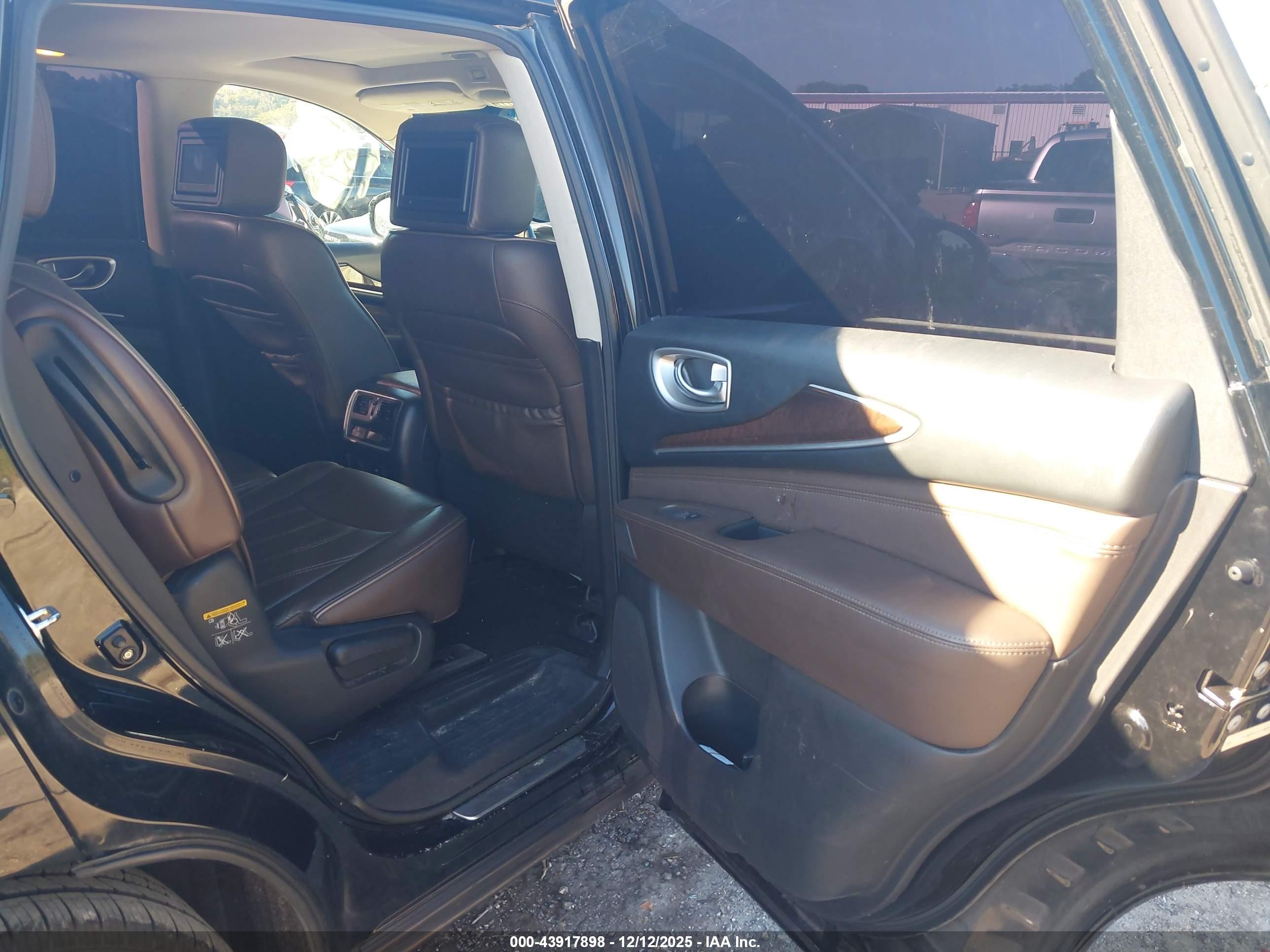 INFINITI JX35 image 8