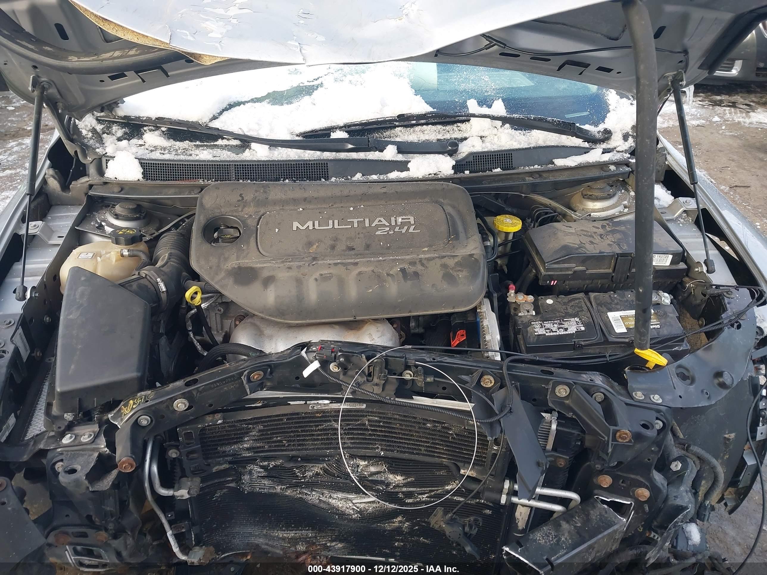 CHRYSLER 200 image 10