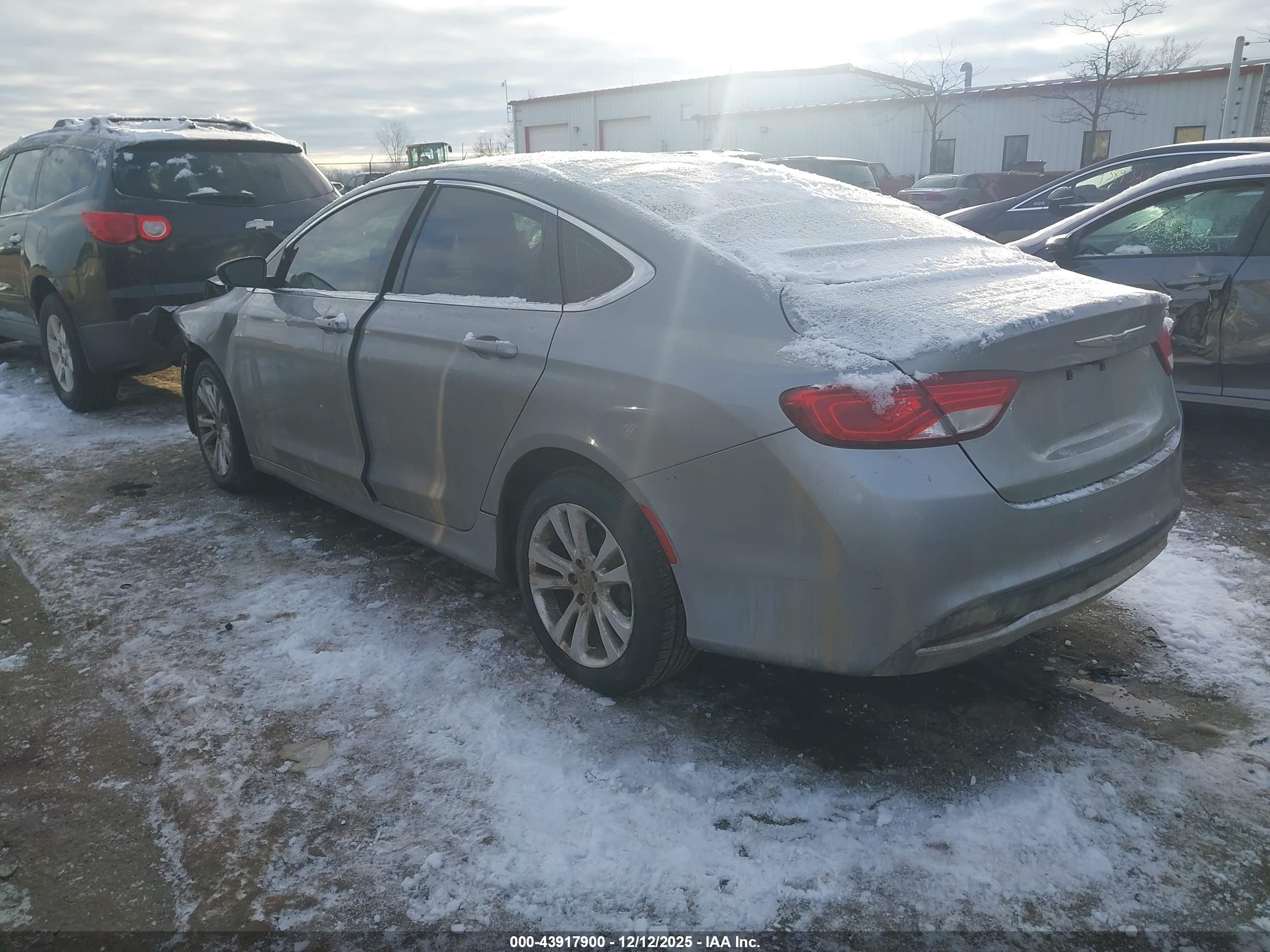 CHRYSLER 200 image 3