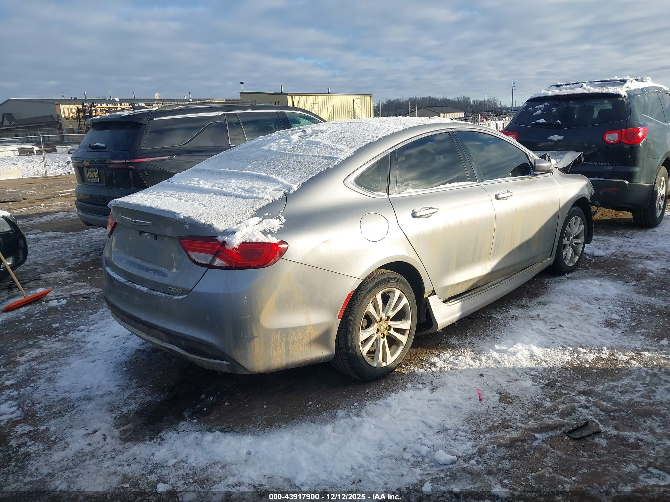 CHRYSLER 200 image 4