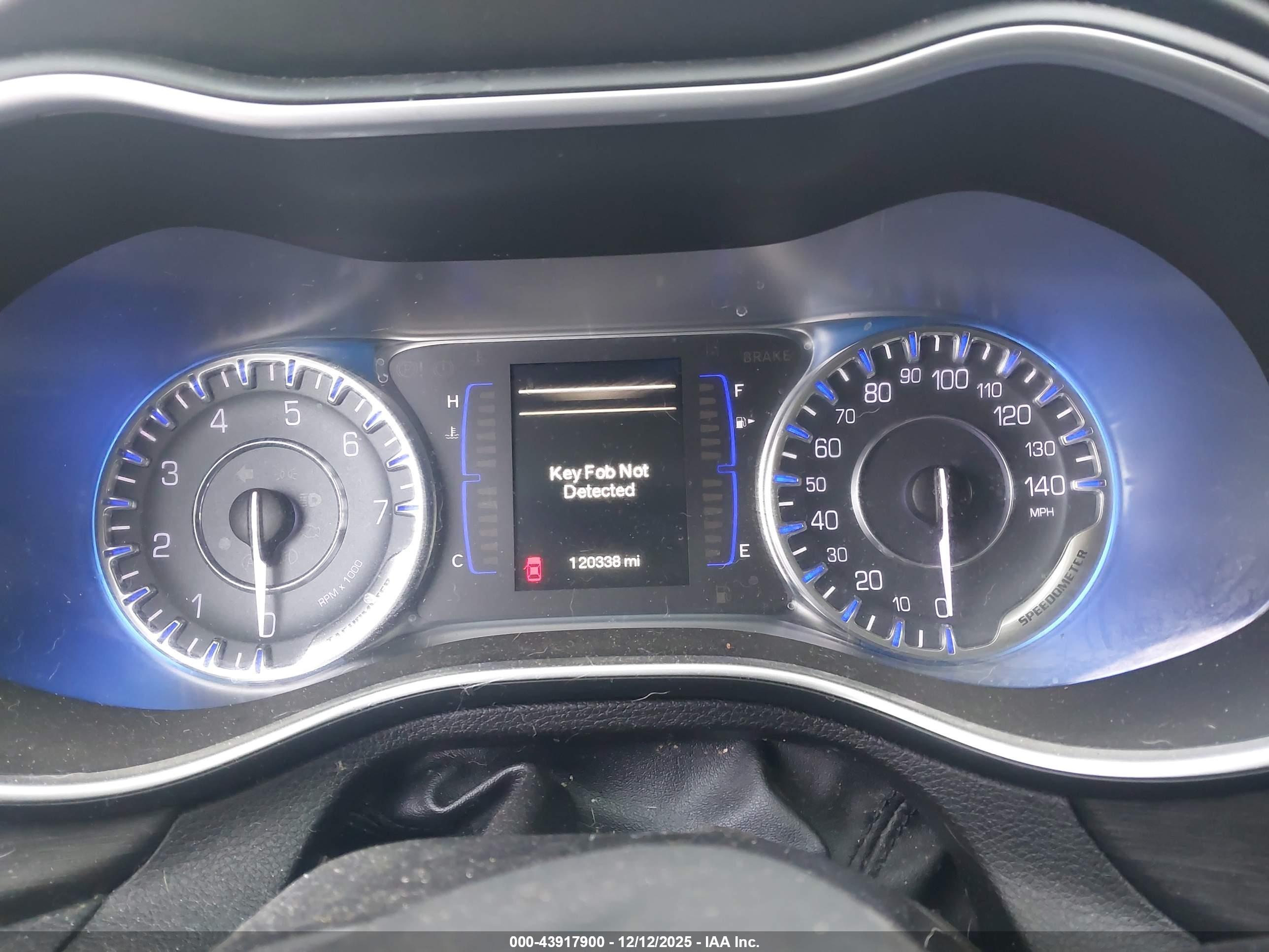CHRYSLER 200 image 7
