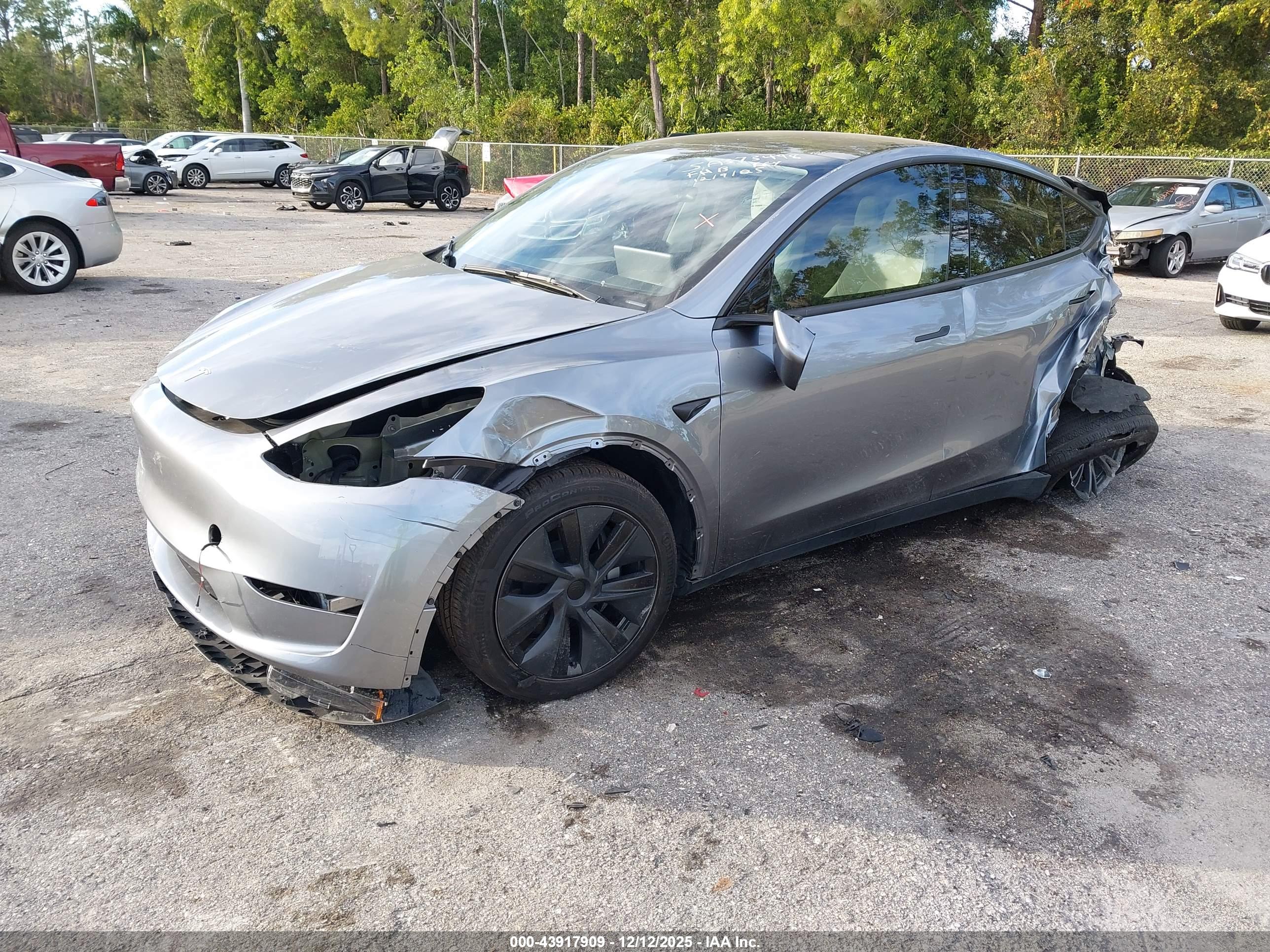 TESLA MODEL image 2
