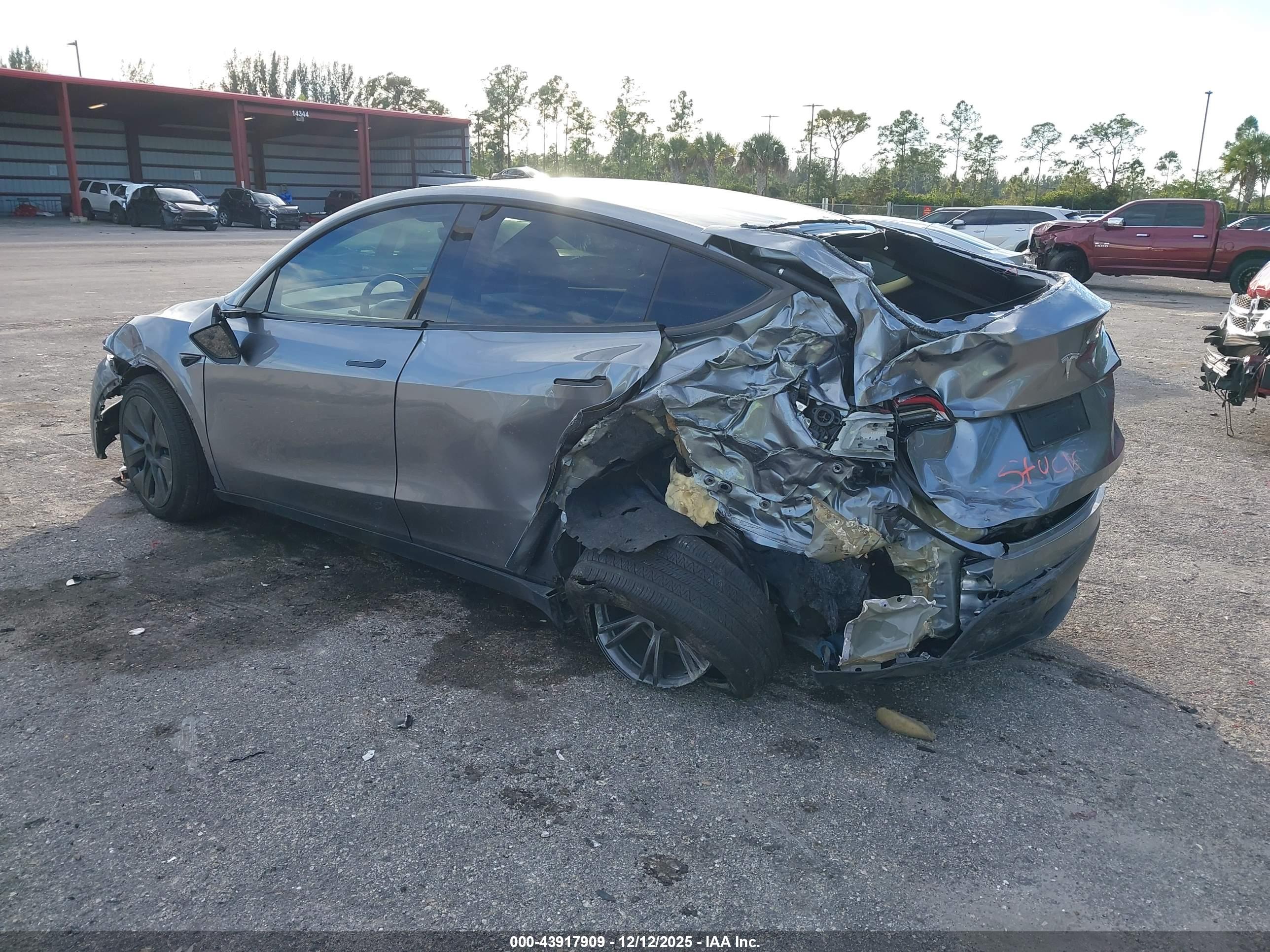 TESLA MODEL image 3