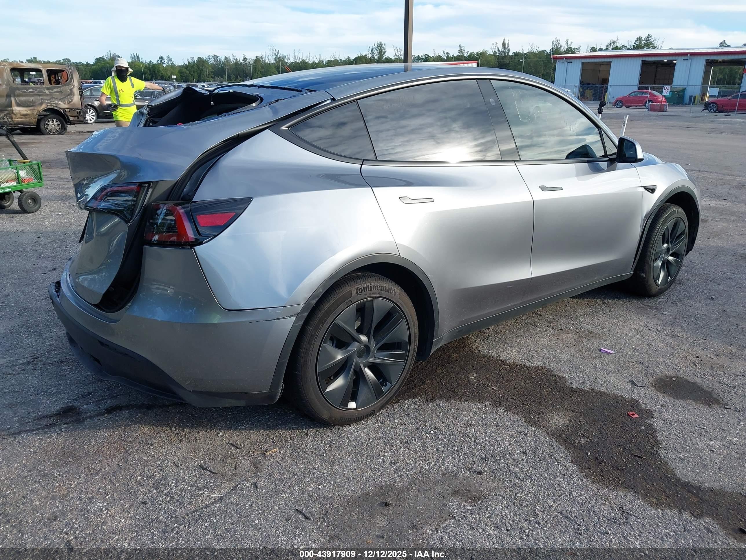 TESLA MODEL image 4