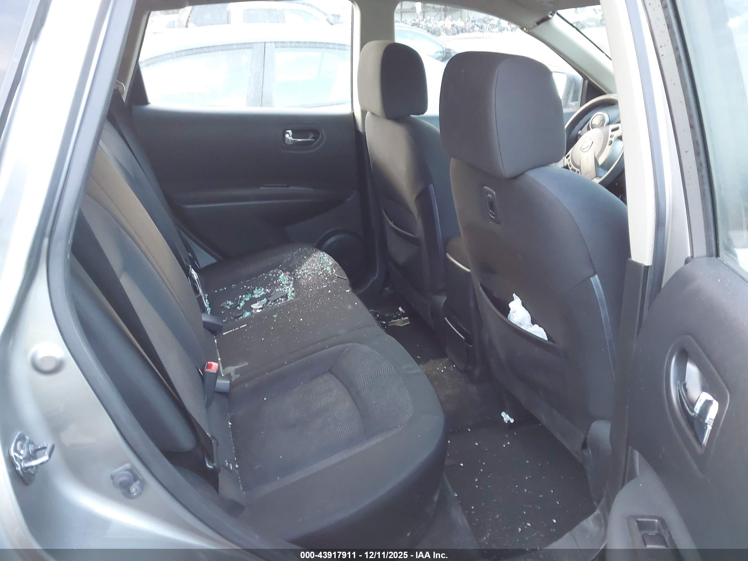 NISSAN ROGUE image 8