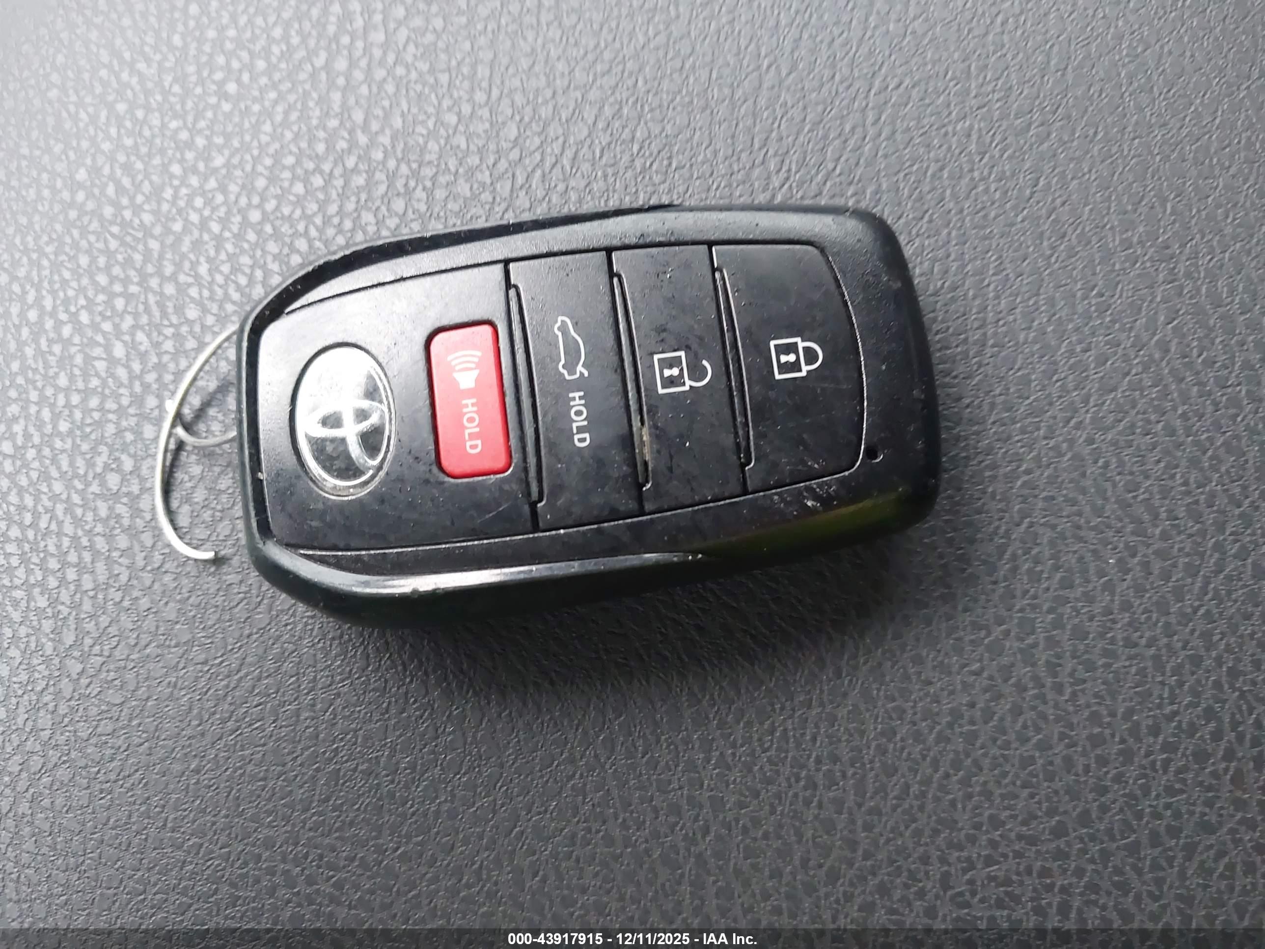 TOYOTA CAMRY image 11