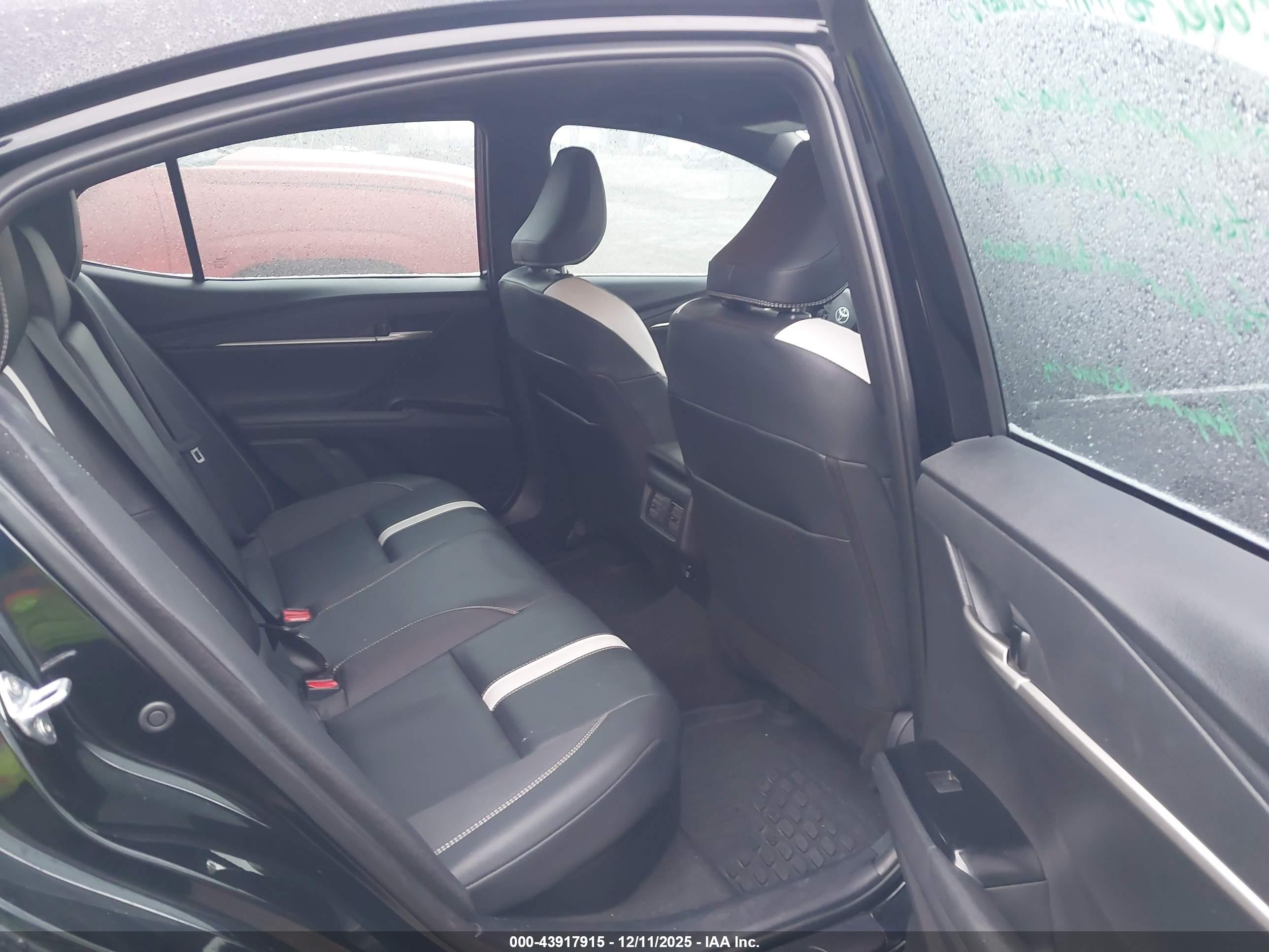 TOYOTA CAMRY image 8