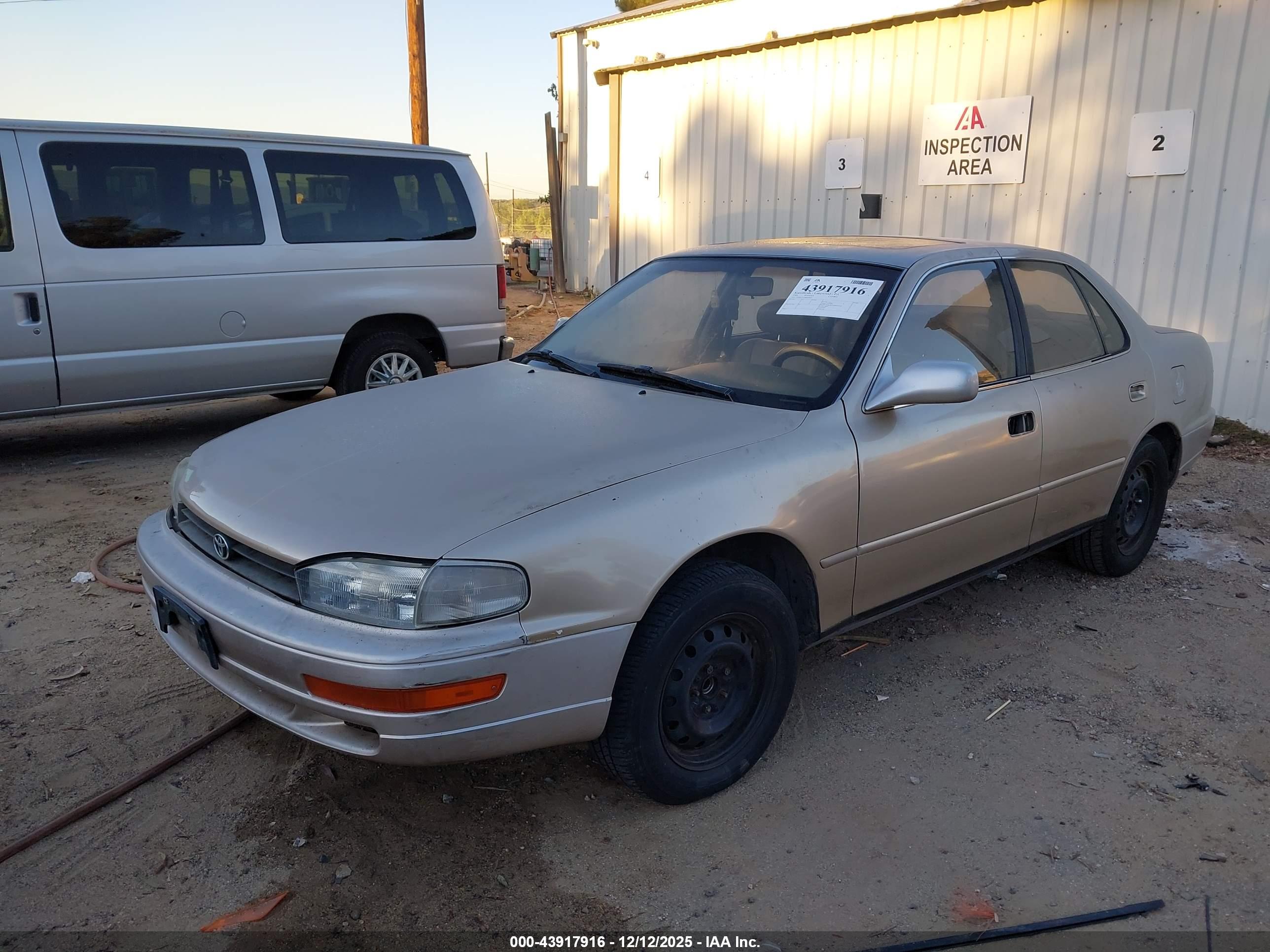 TOYOTA CAMRY image 2