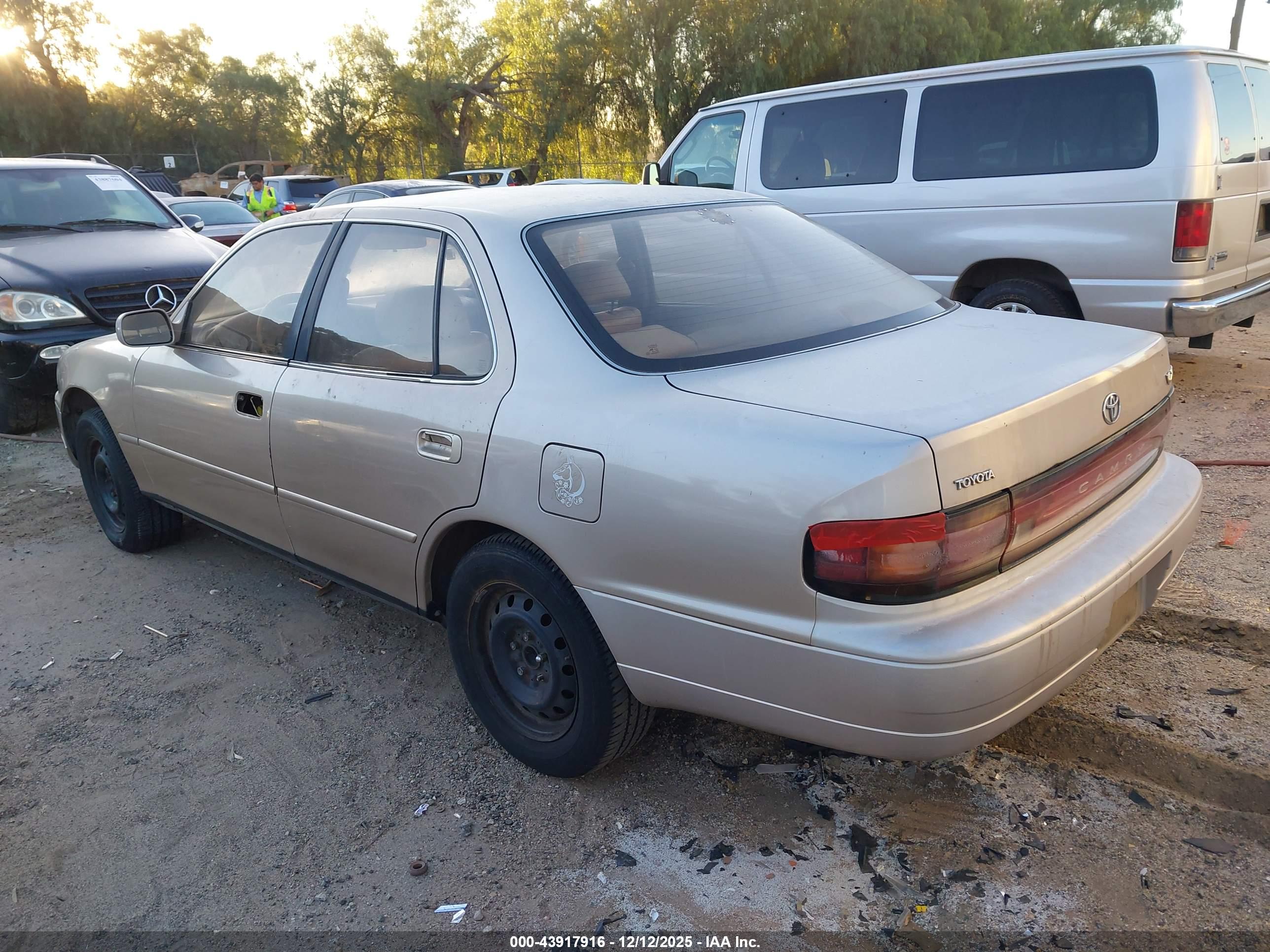 TOYOTA CAMRY image 3