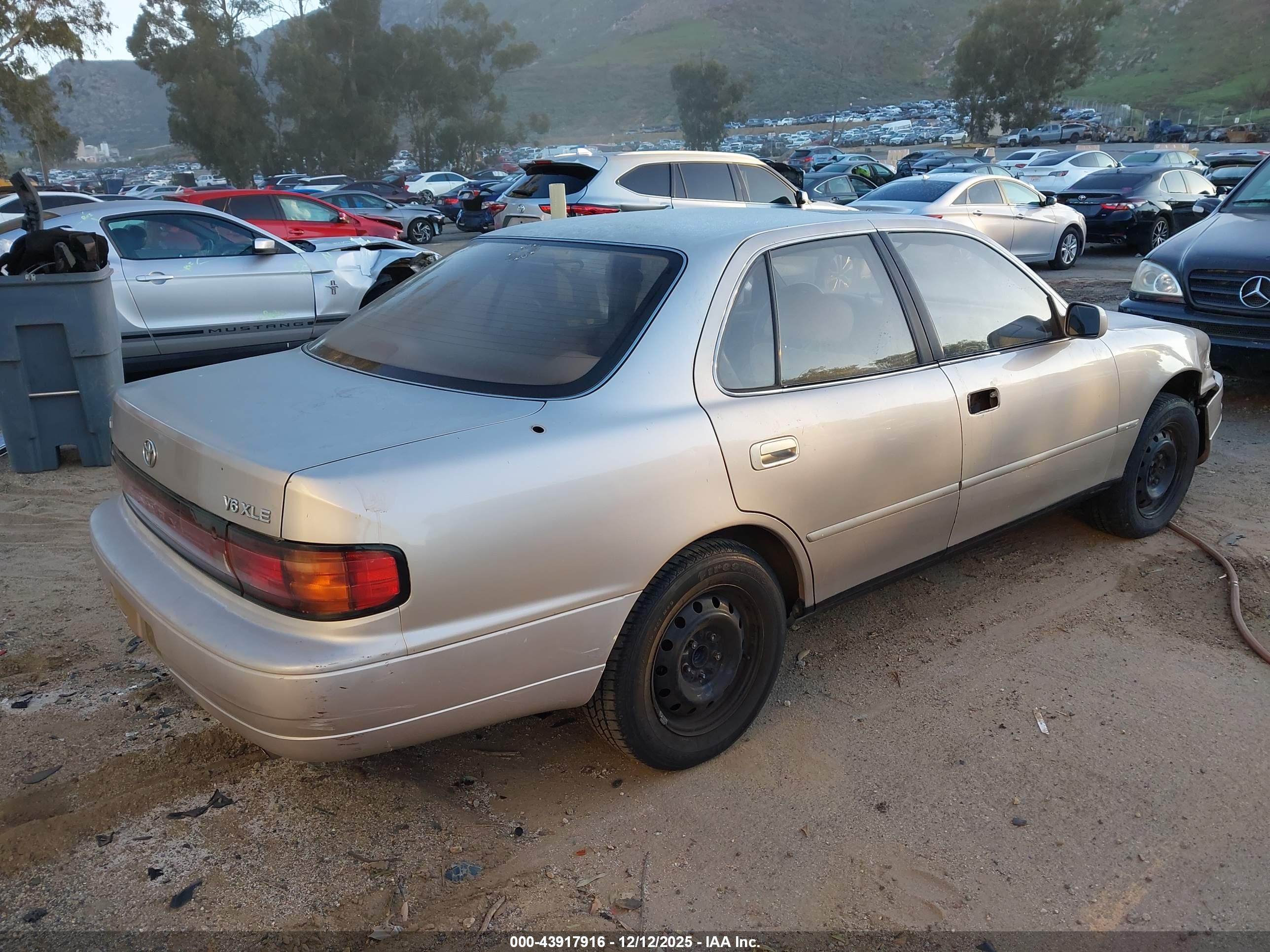 TOYOTA CAMRY image 4