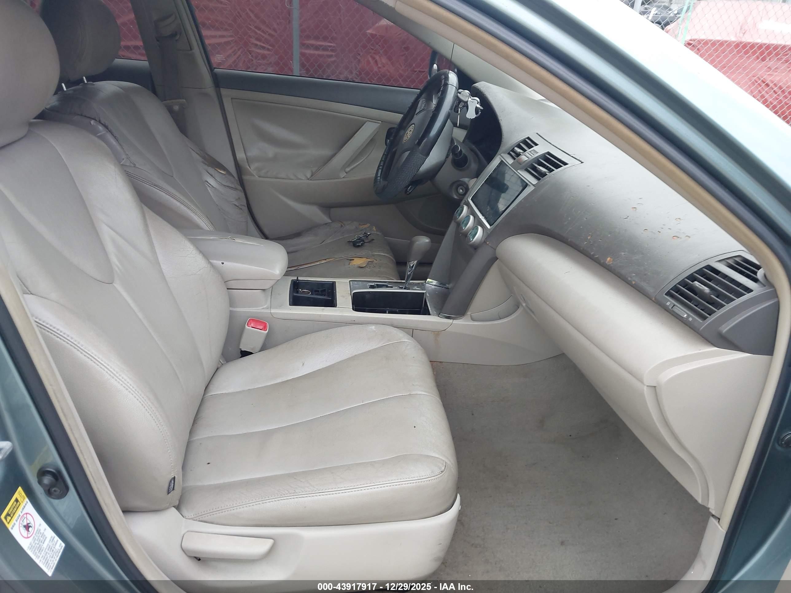 TOYOTA CAMRY image 5
