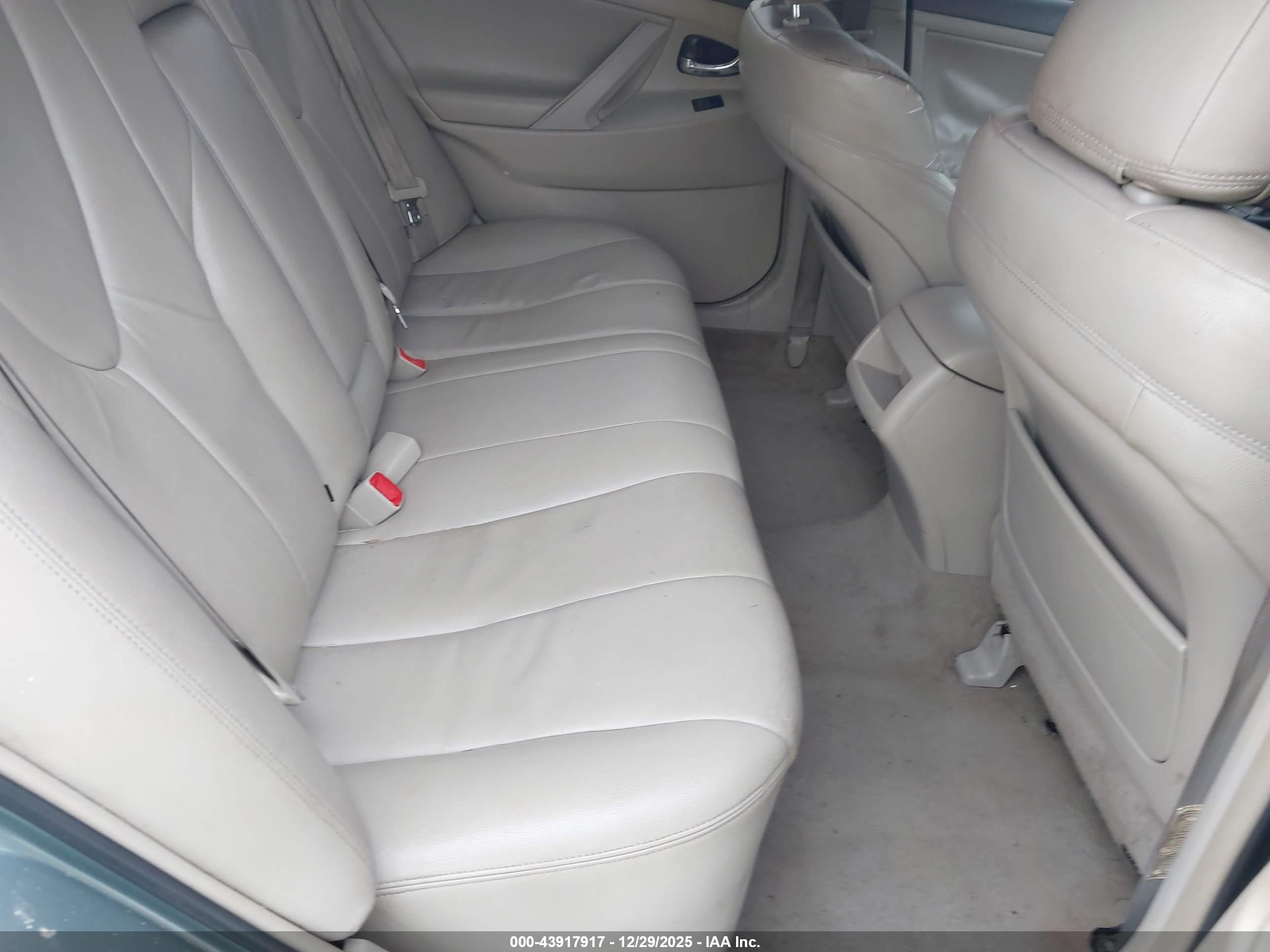 TOYOTA CAMRY image 8