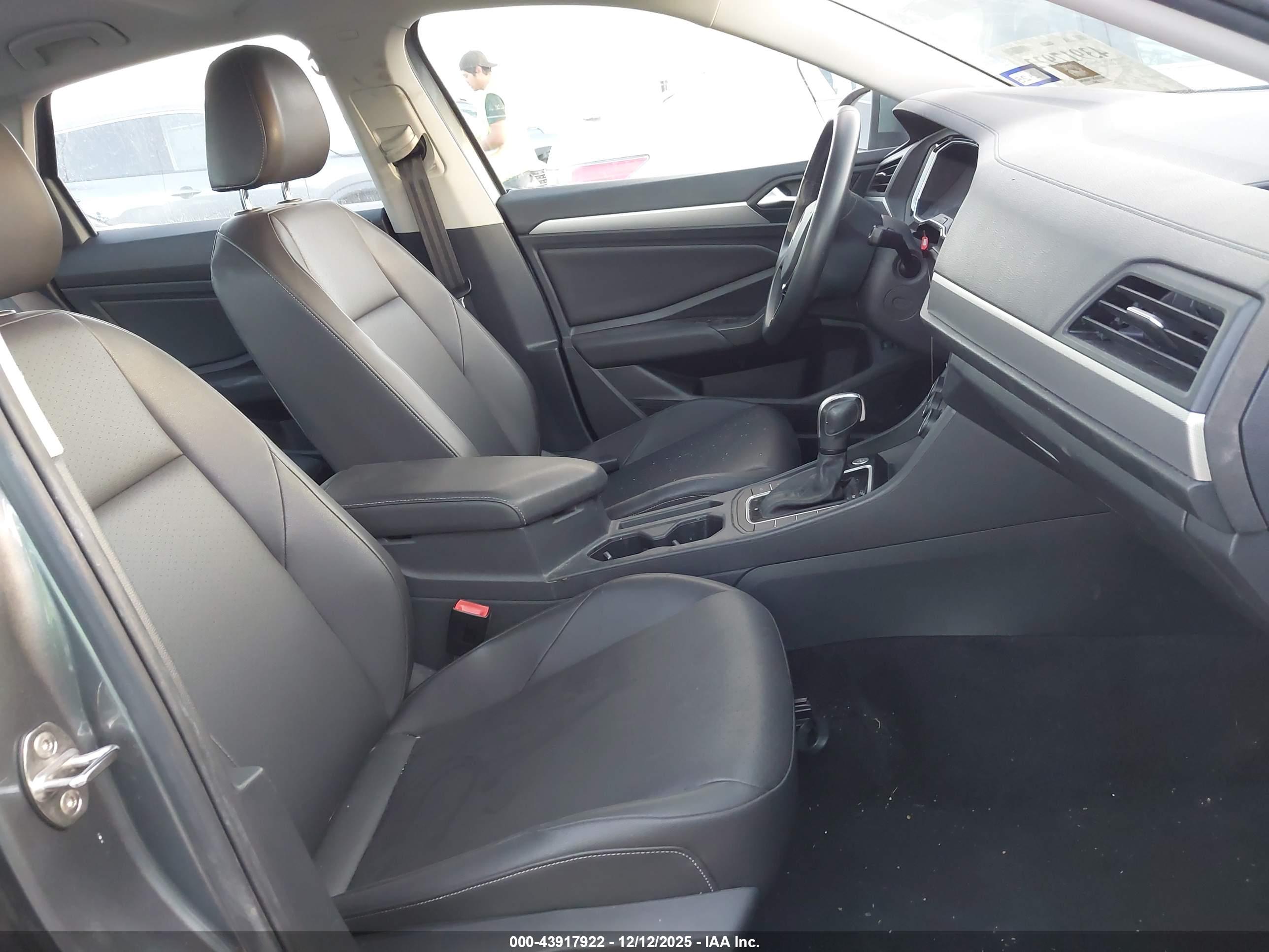 VOLKSWAGEN JETTA image 5