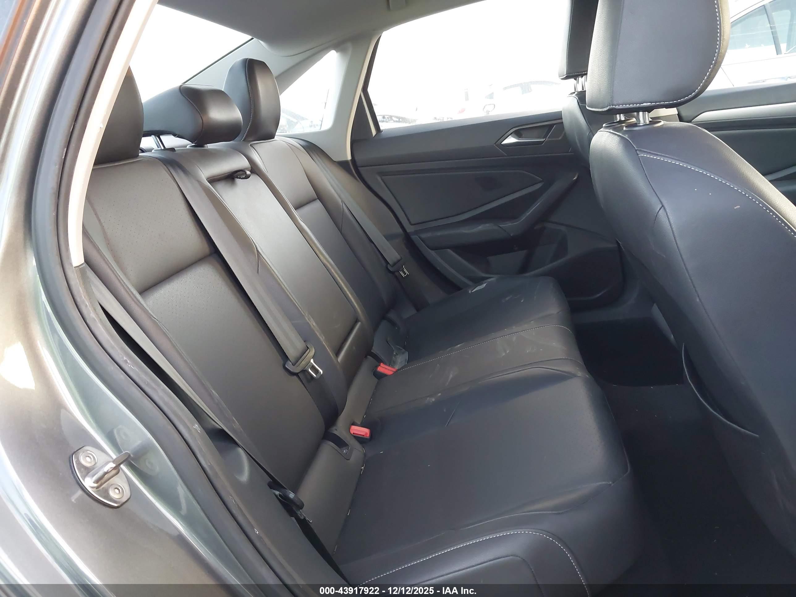 VOLKSWAGEN JETTA image 8