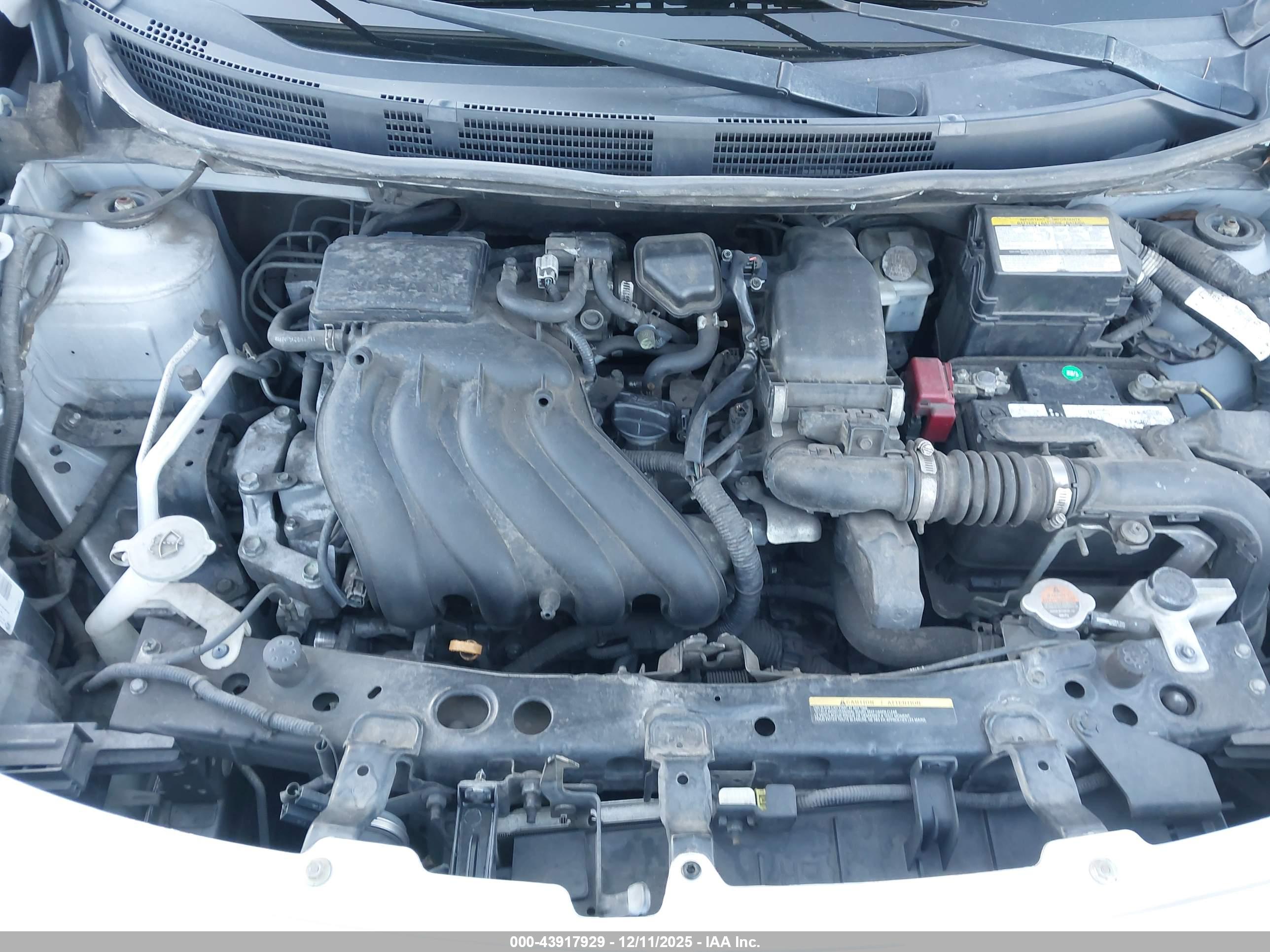 NISSAN VERSA image 10