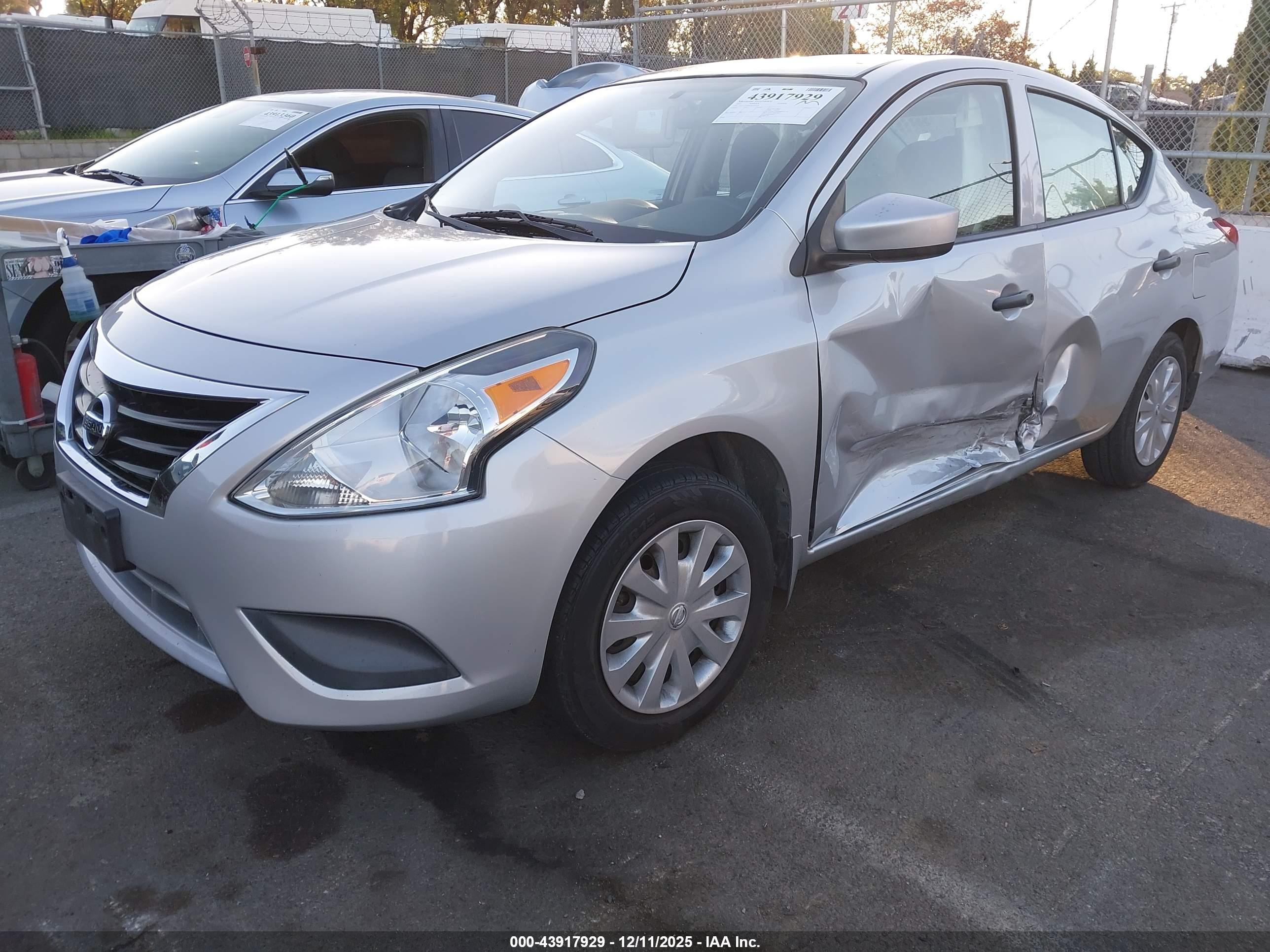 NISSAN VERSA image 2