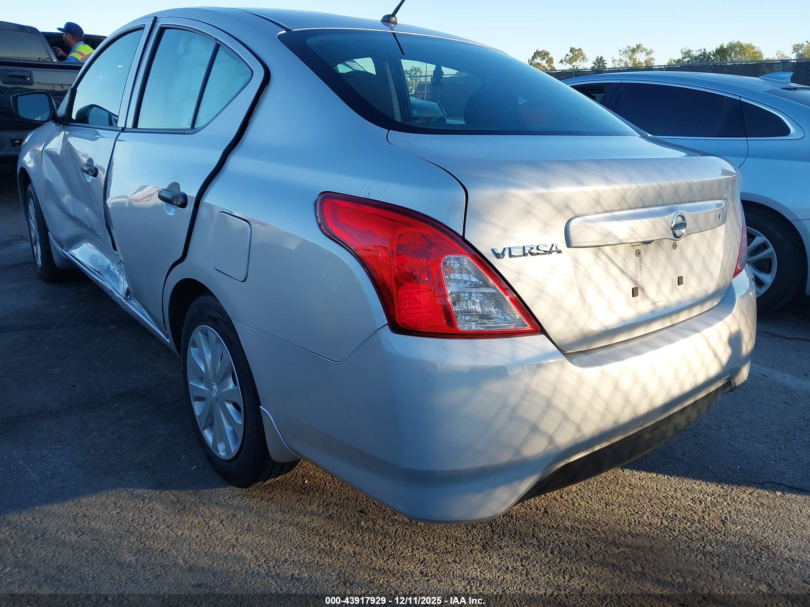 NISSAN VERSA image 3