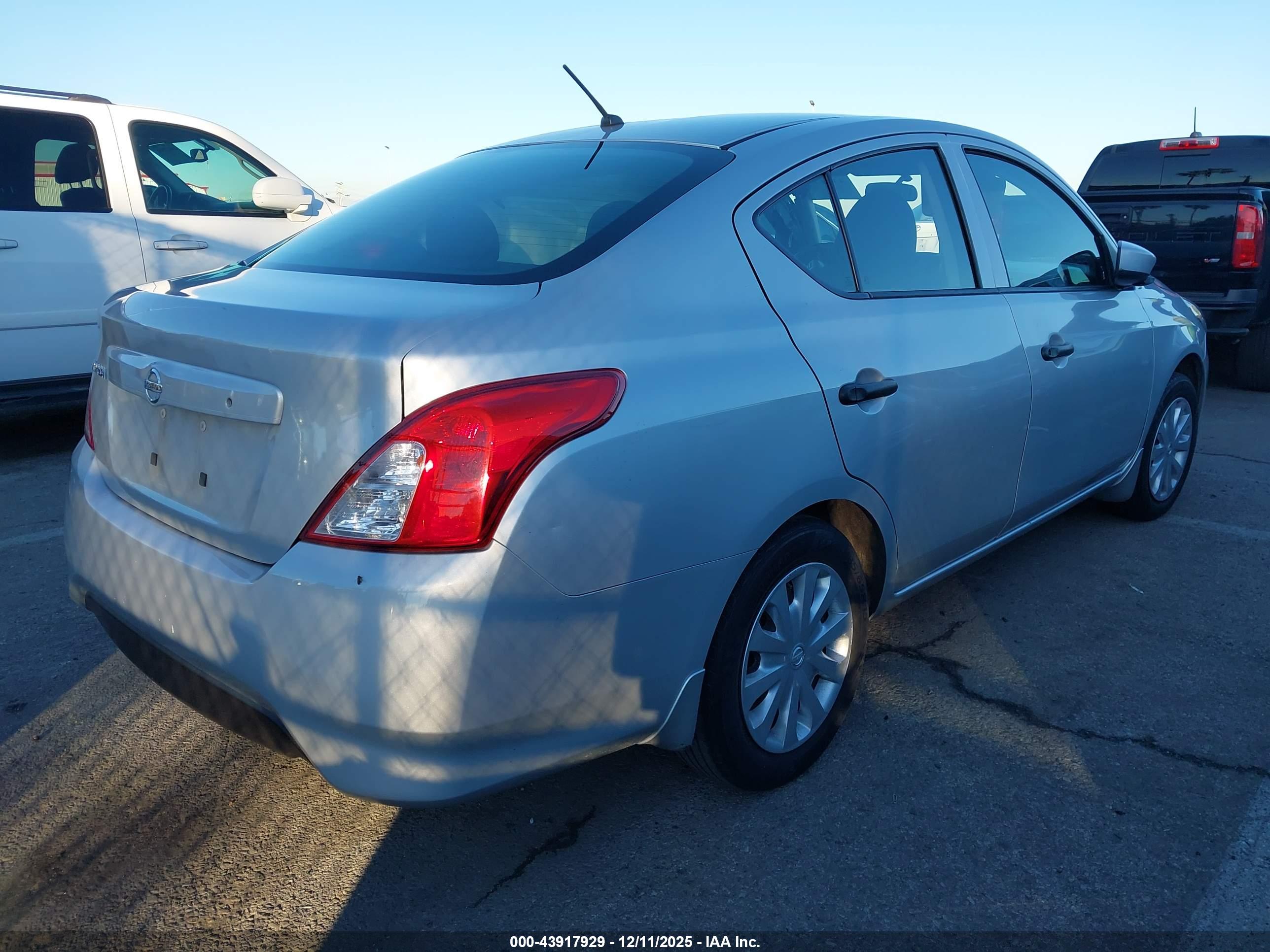 NISSAN VERSA image 4
