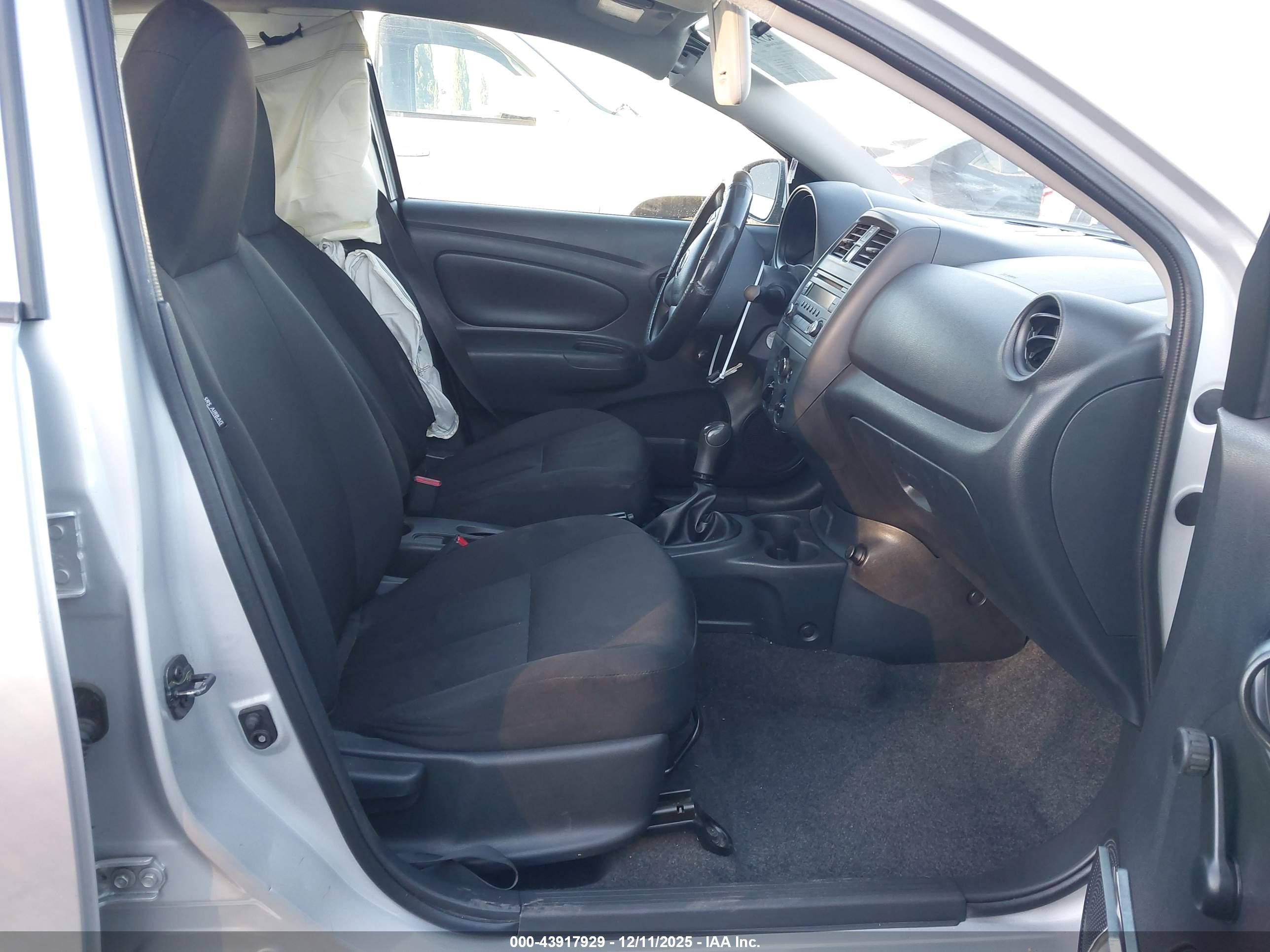 NISSAN VERSA image 5