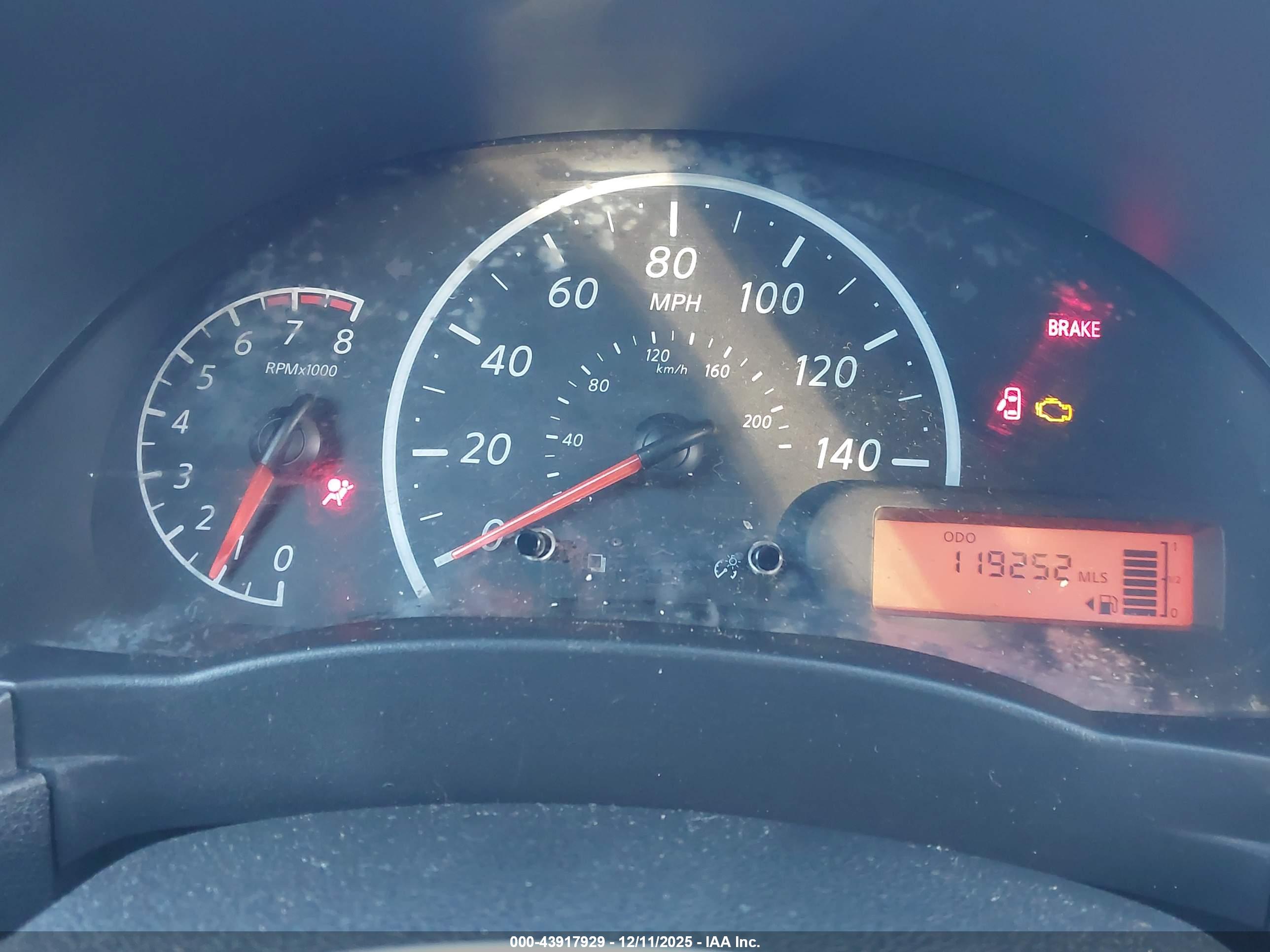 NISSAN VERSA image 7