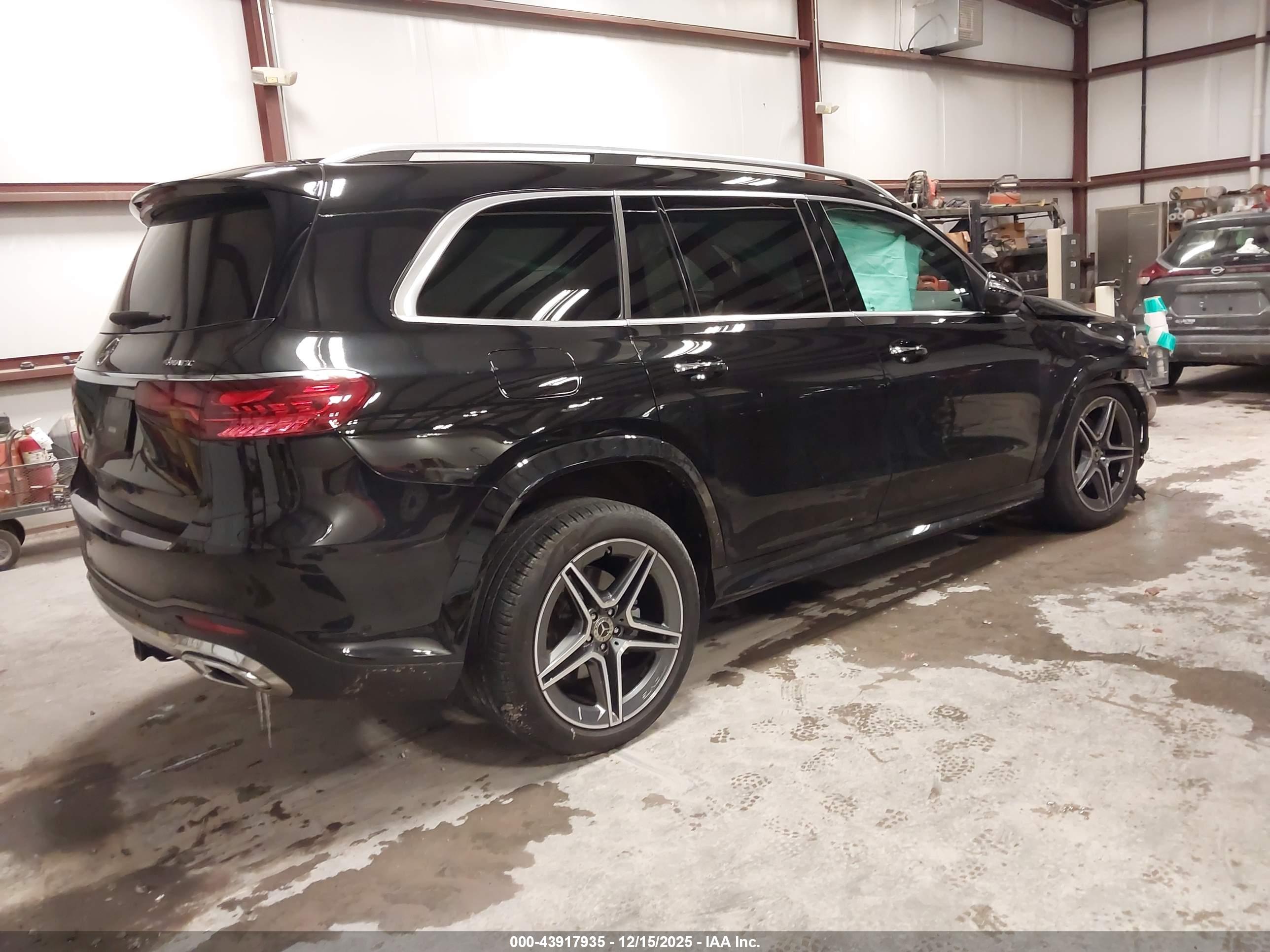 MERCEDES-BENZ GLS image 4