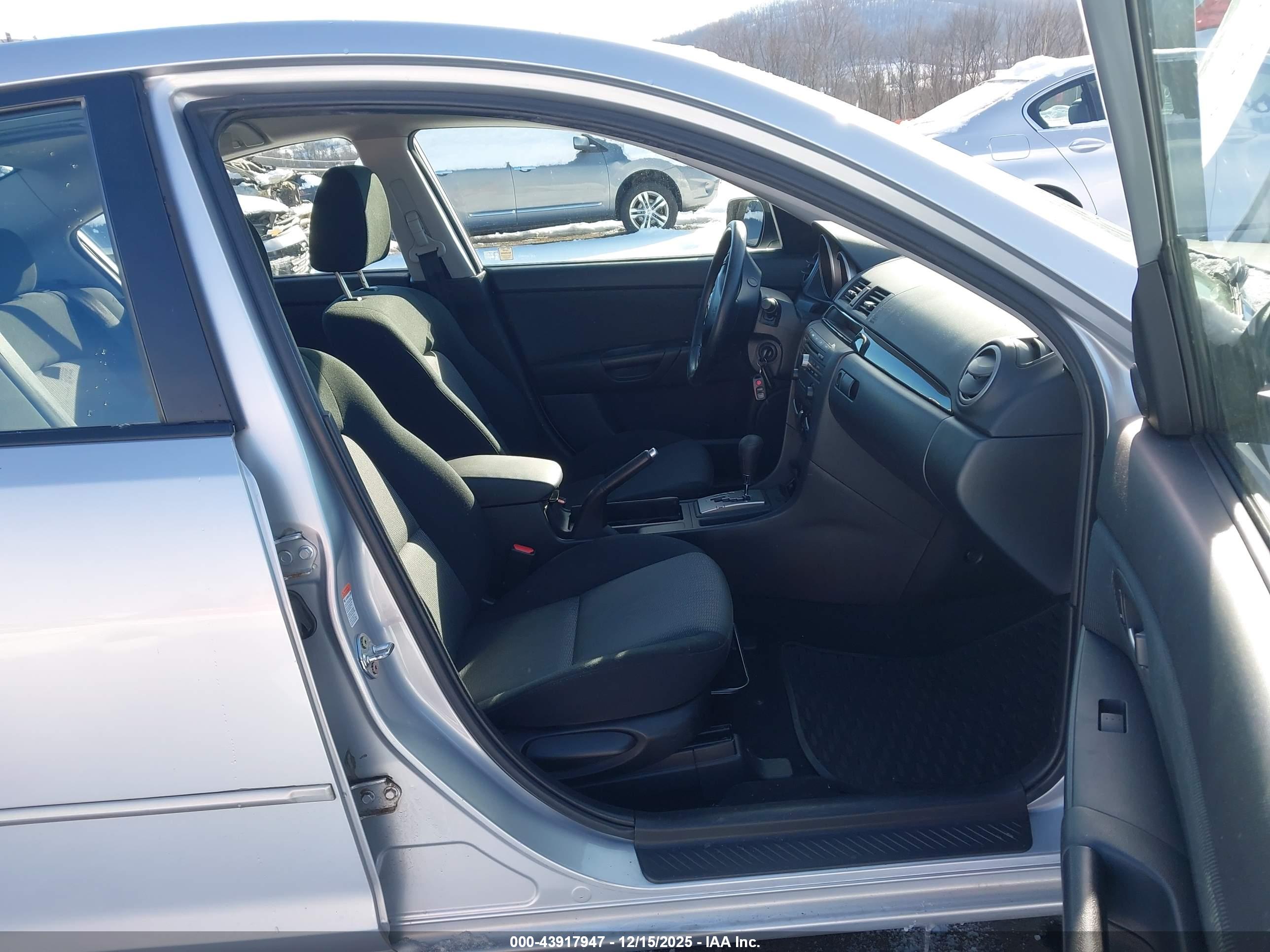 MAZDA MAZDA3 image 5