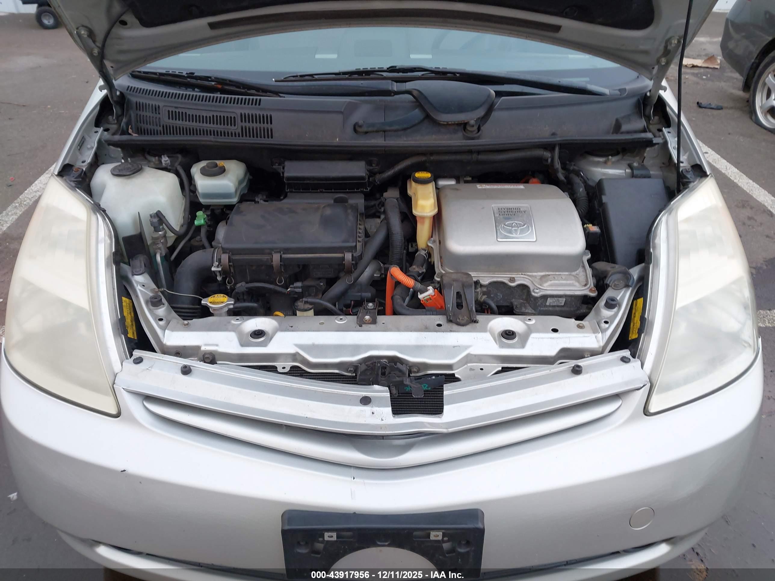 TOYOTA PRIUS image 10