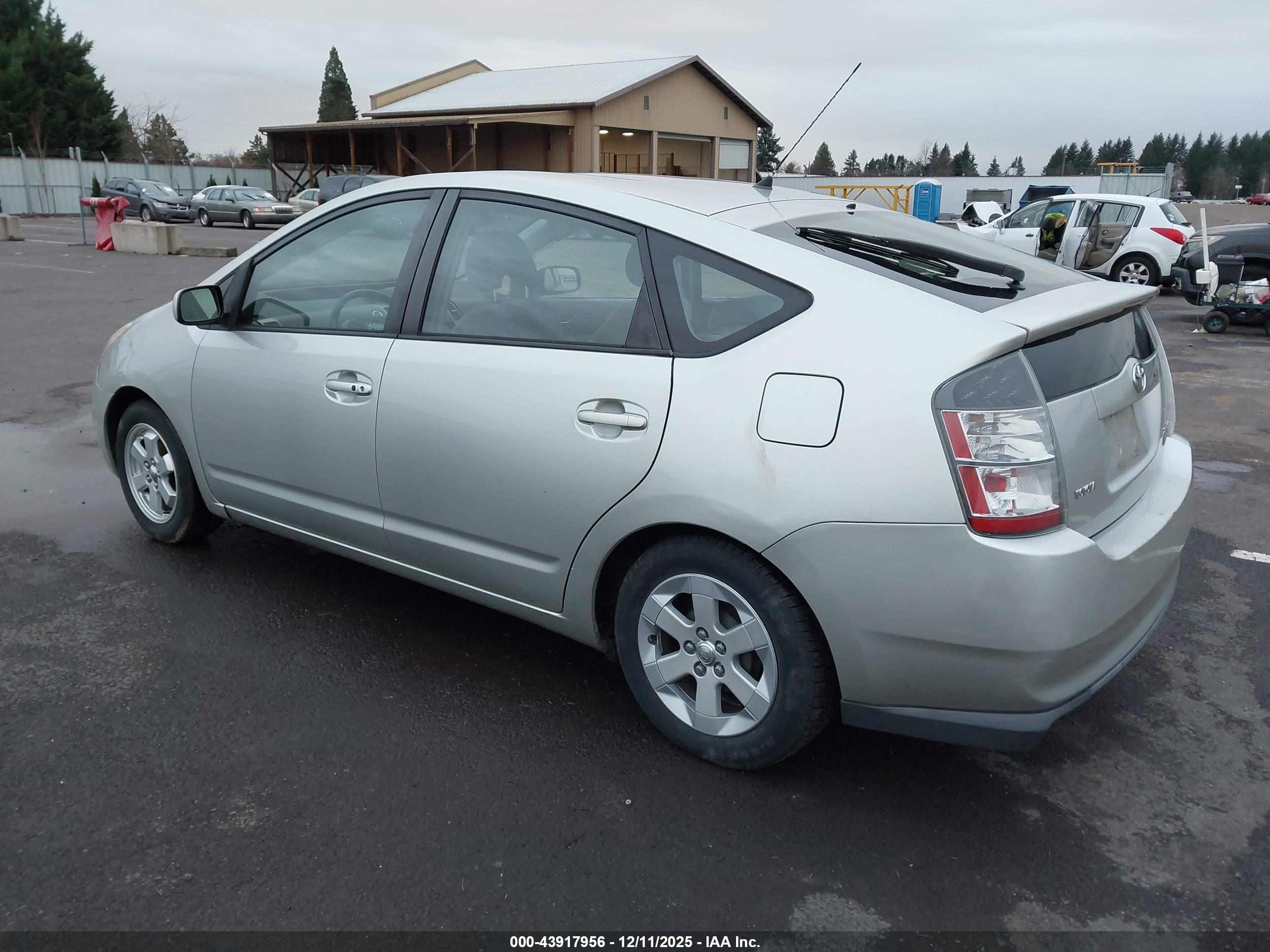 TOYOTA PRIUS image 3