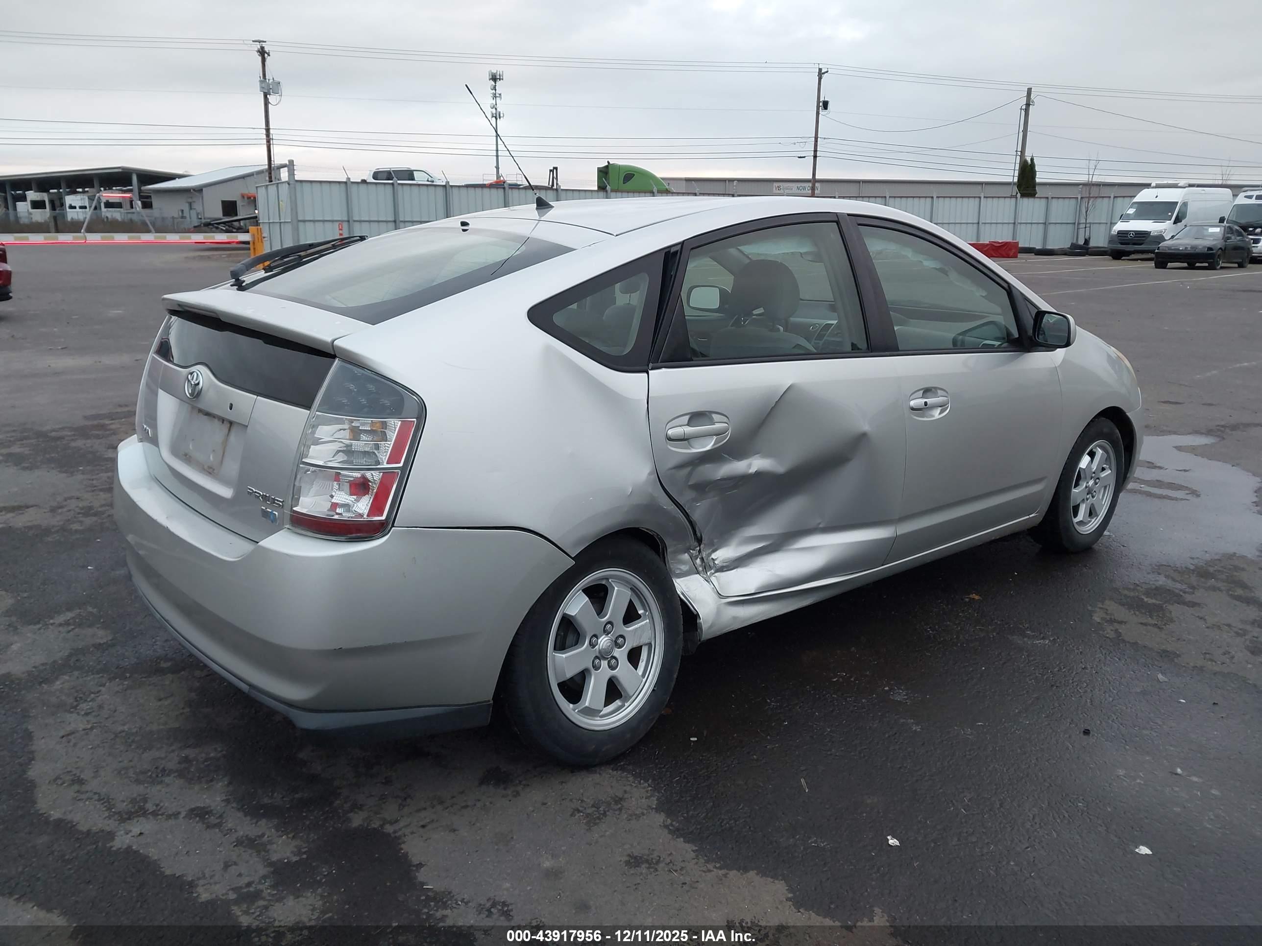 TOYOTA PRIUS image 4