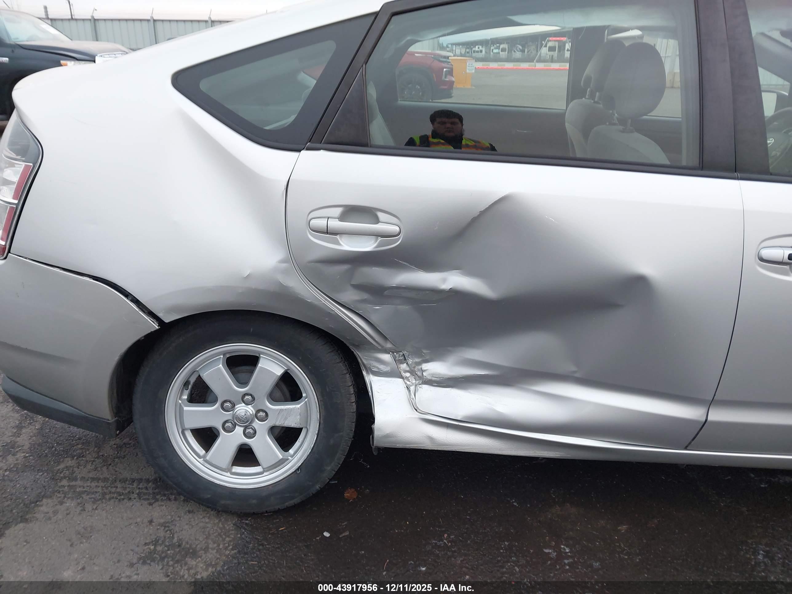 TOYOTA PRIUS image 6
