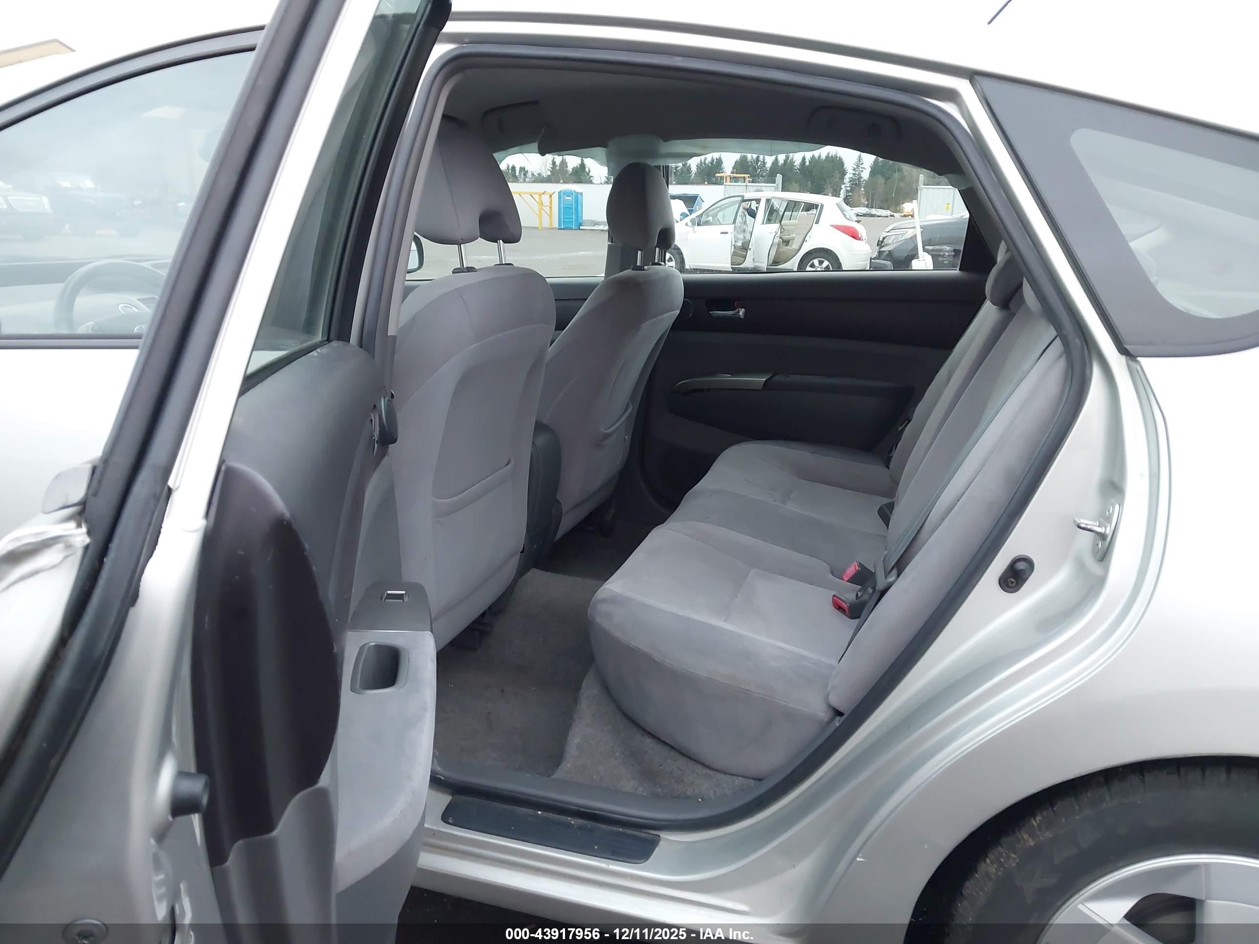 TOYOTA PRIUS image 8