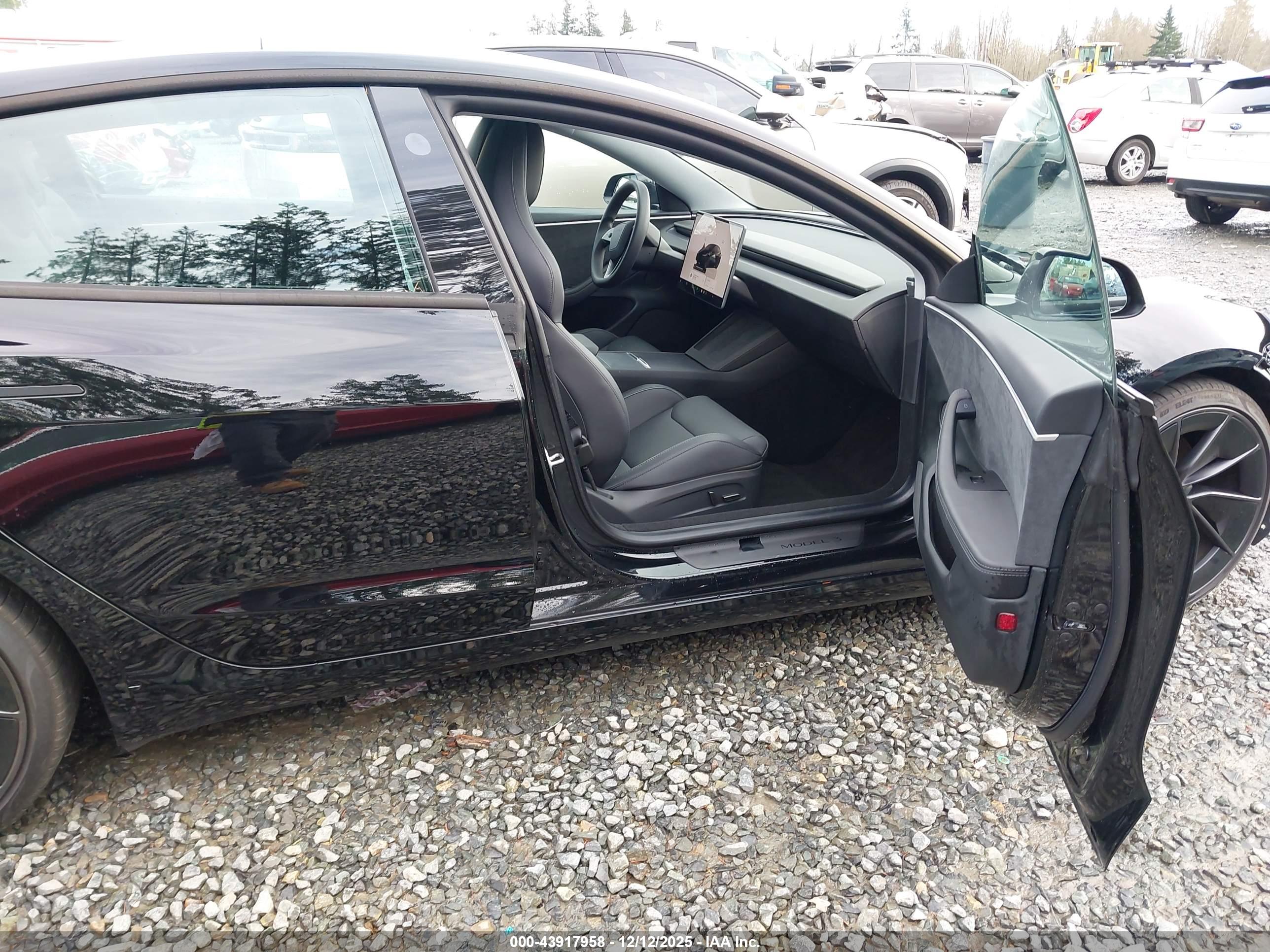 TESLA MODEL image 5