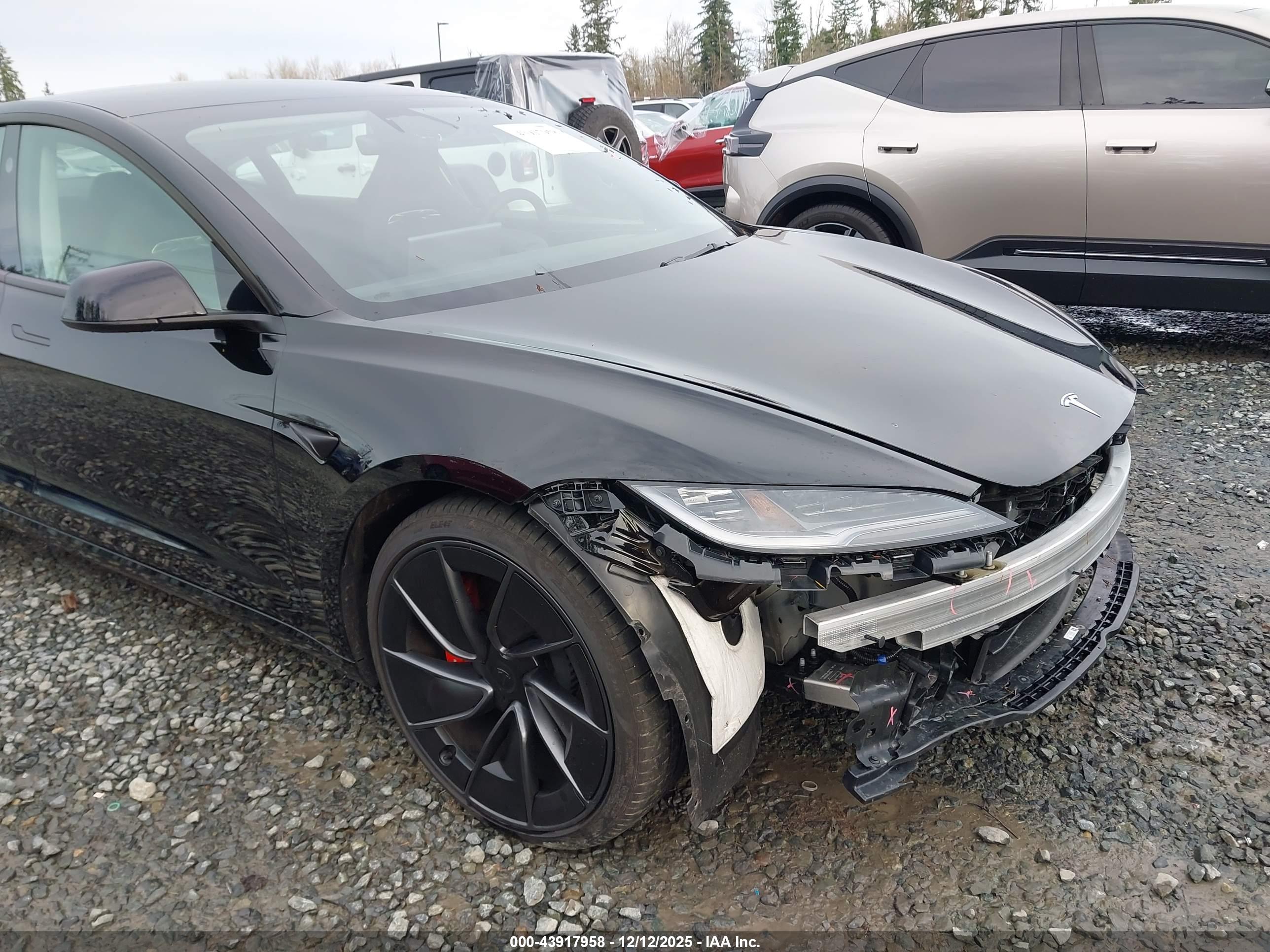 TESLA MODEL image 6