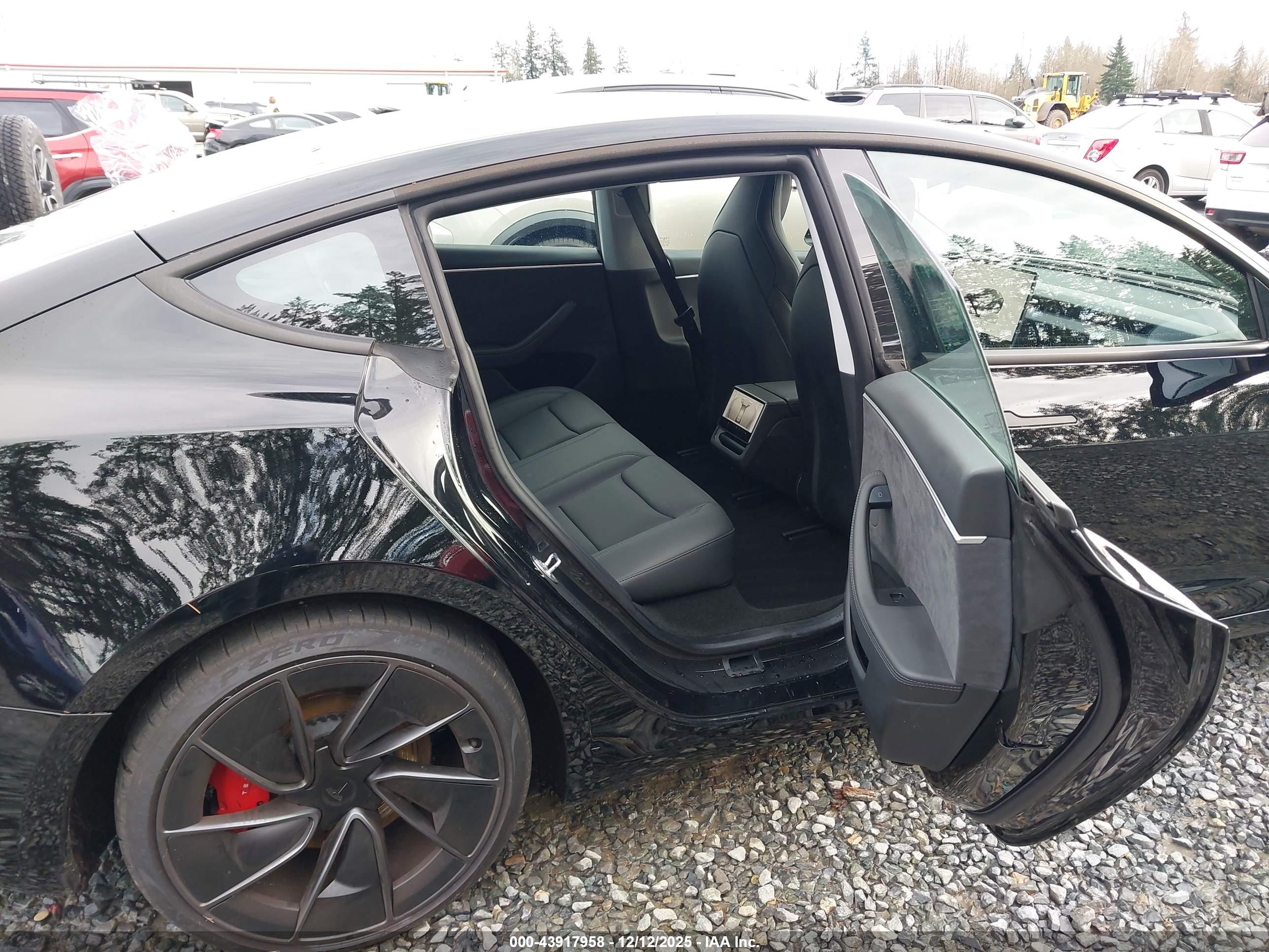 TESLA MODEL image 8