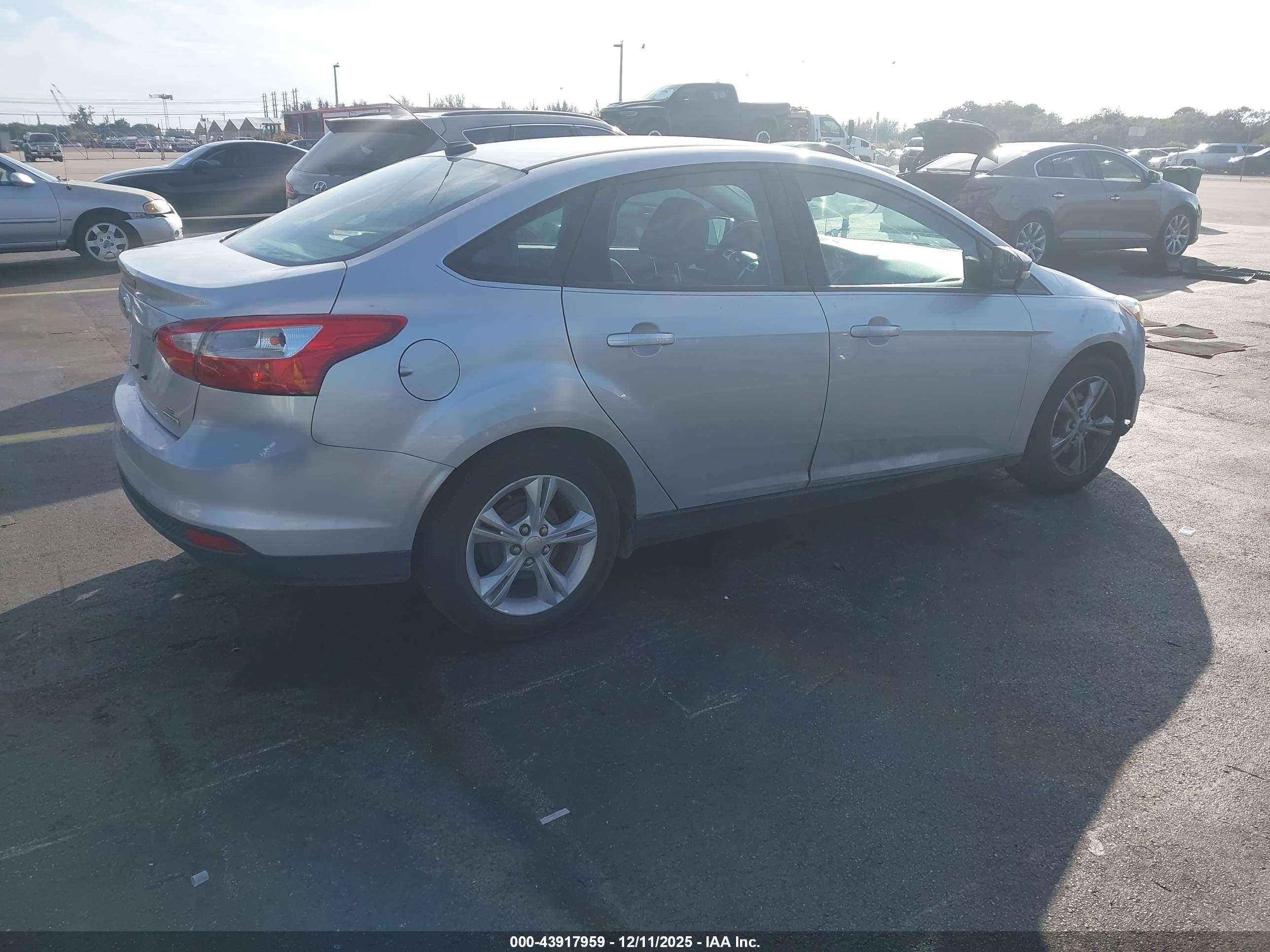 FORD FOCUS image 4