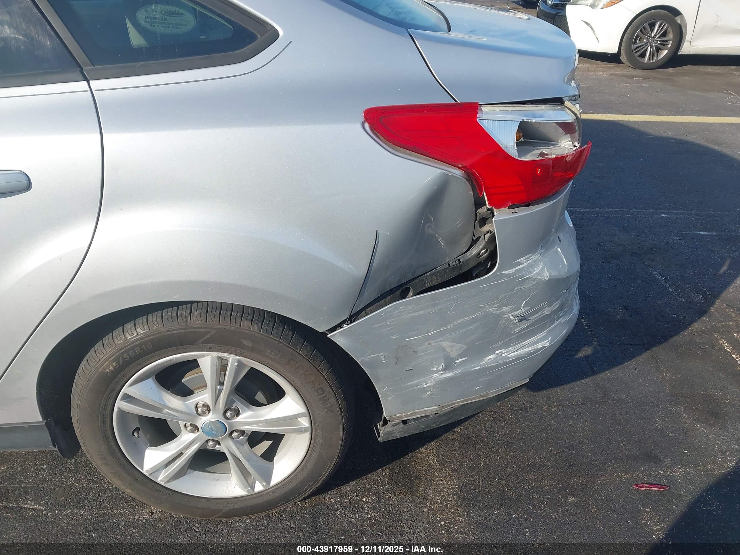 FORD FOCUS image 6