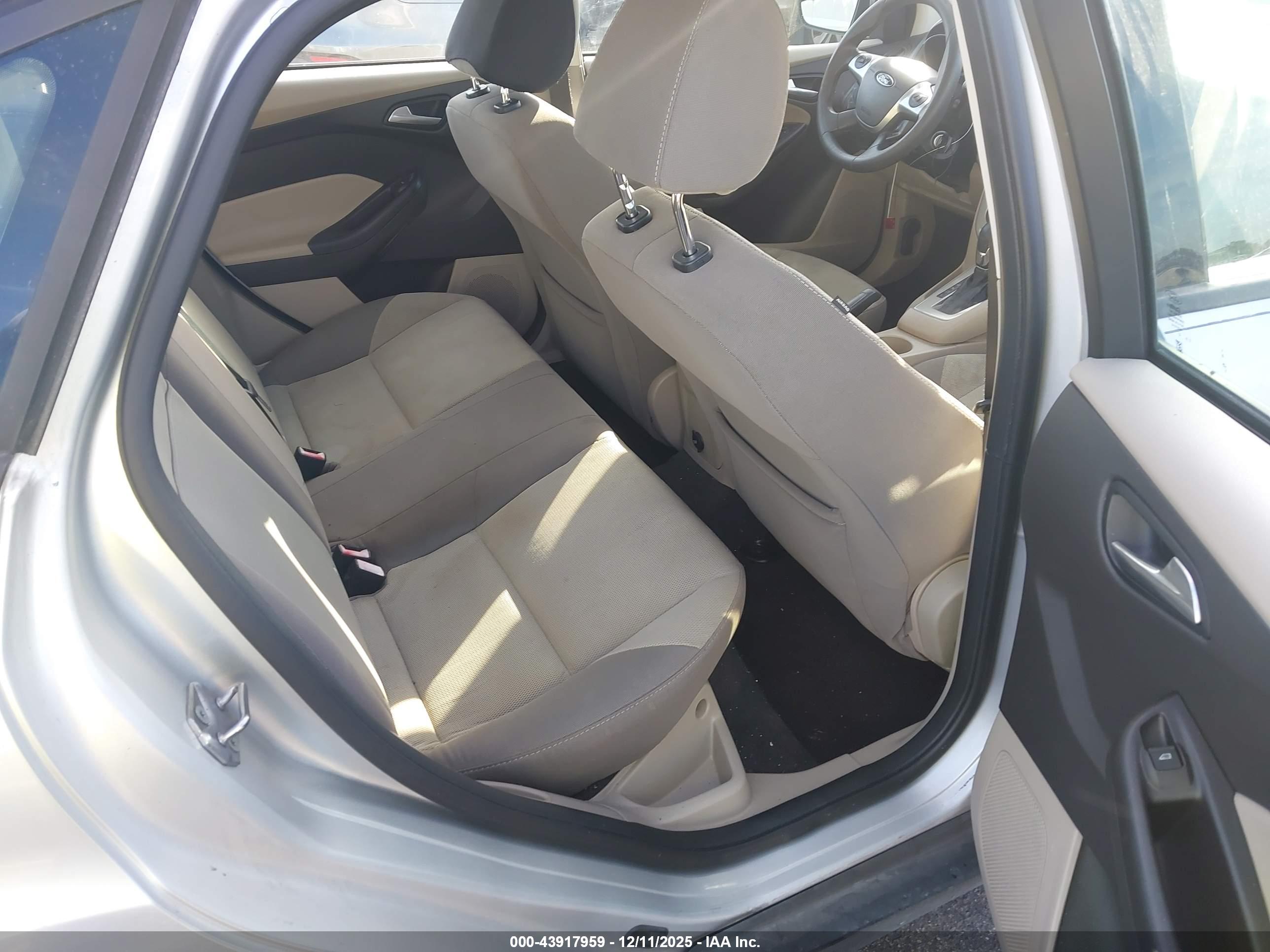 FORD FOCUS image 8