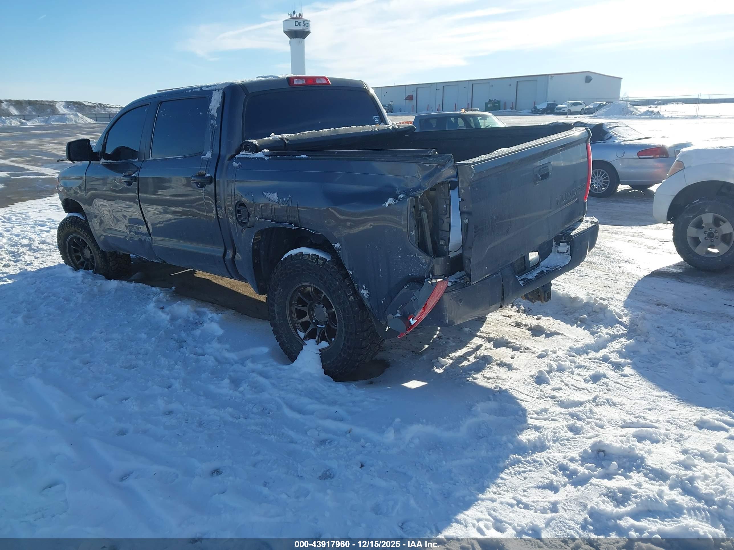 TOYOTA TUNDRA image 3