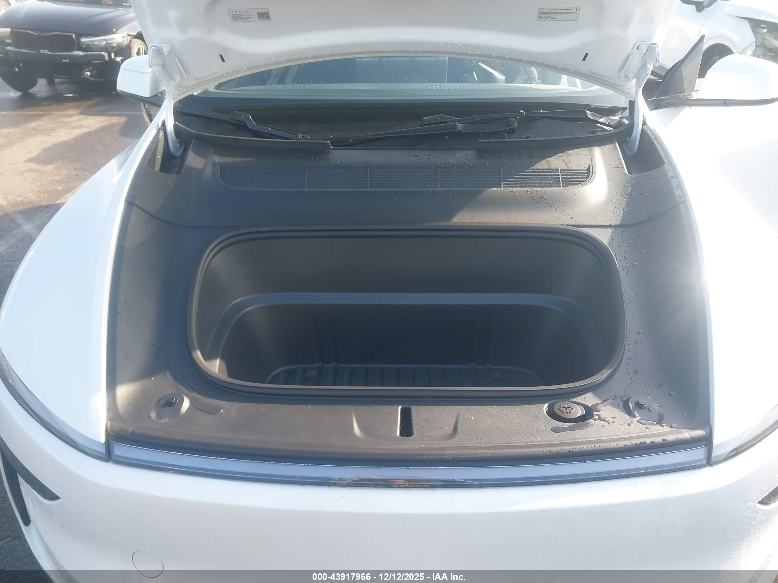 TESLA MODEL image 10