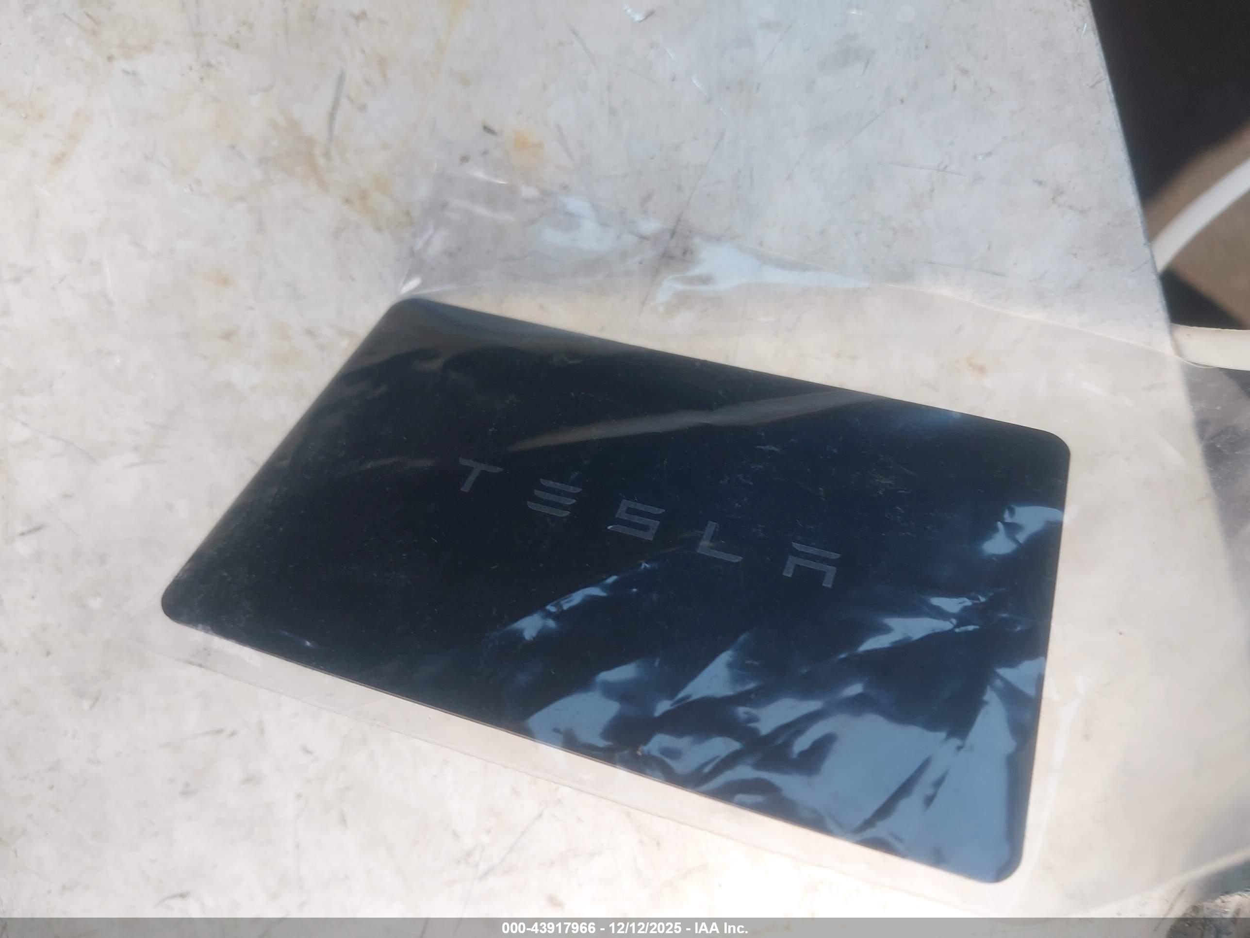 TESLA MODEL image 11
