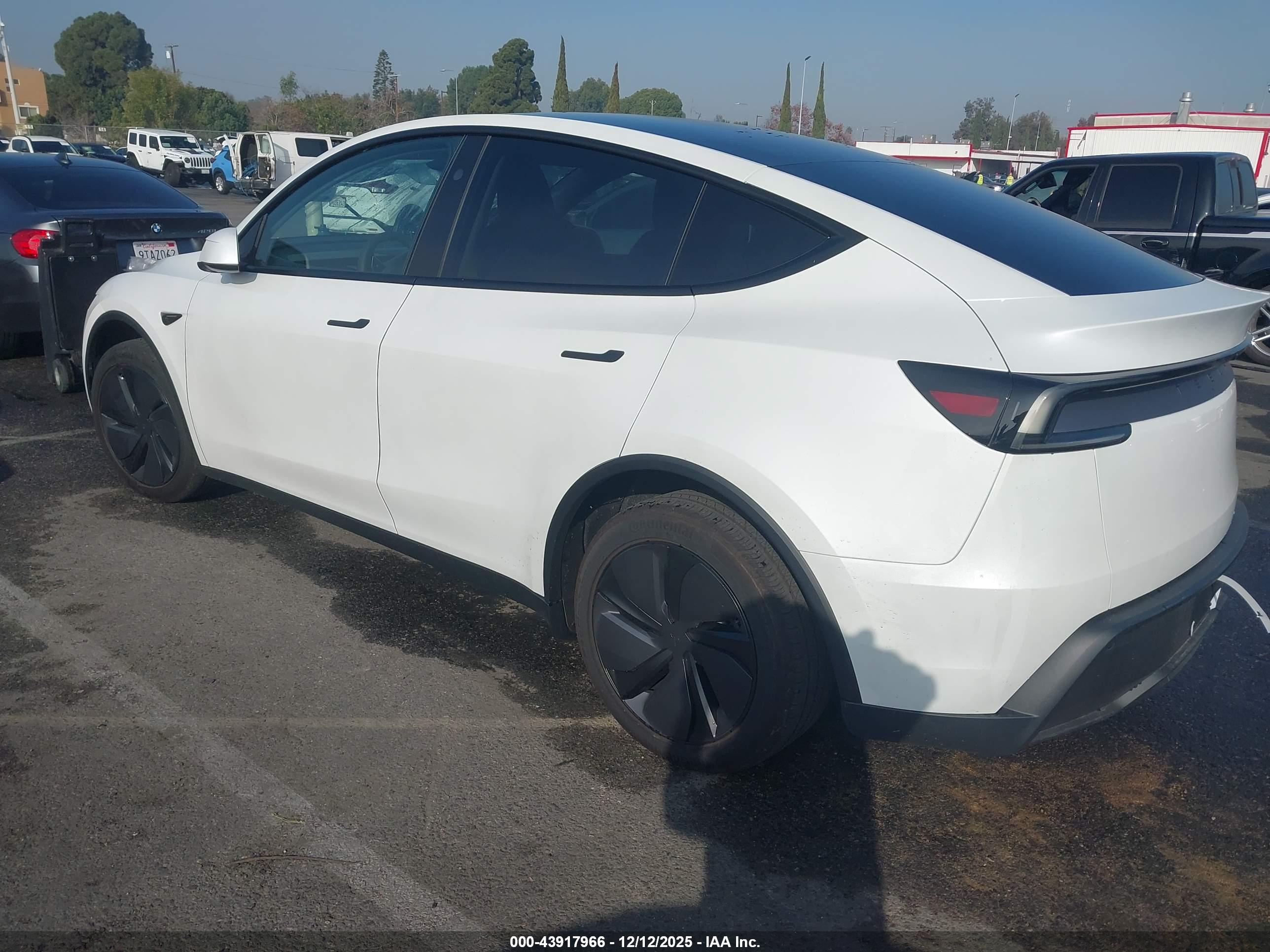 TESLA MODEL image 3
