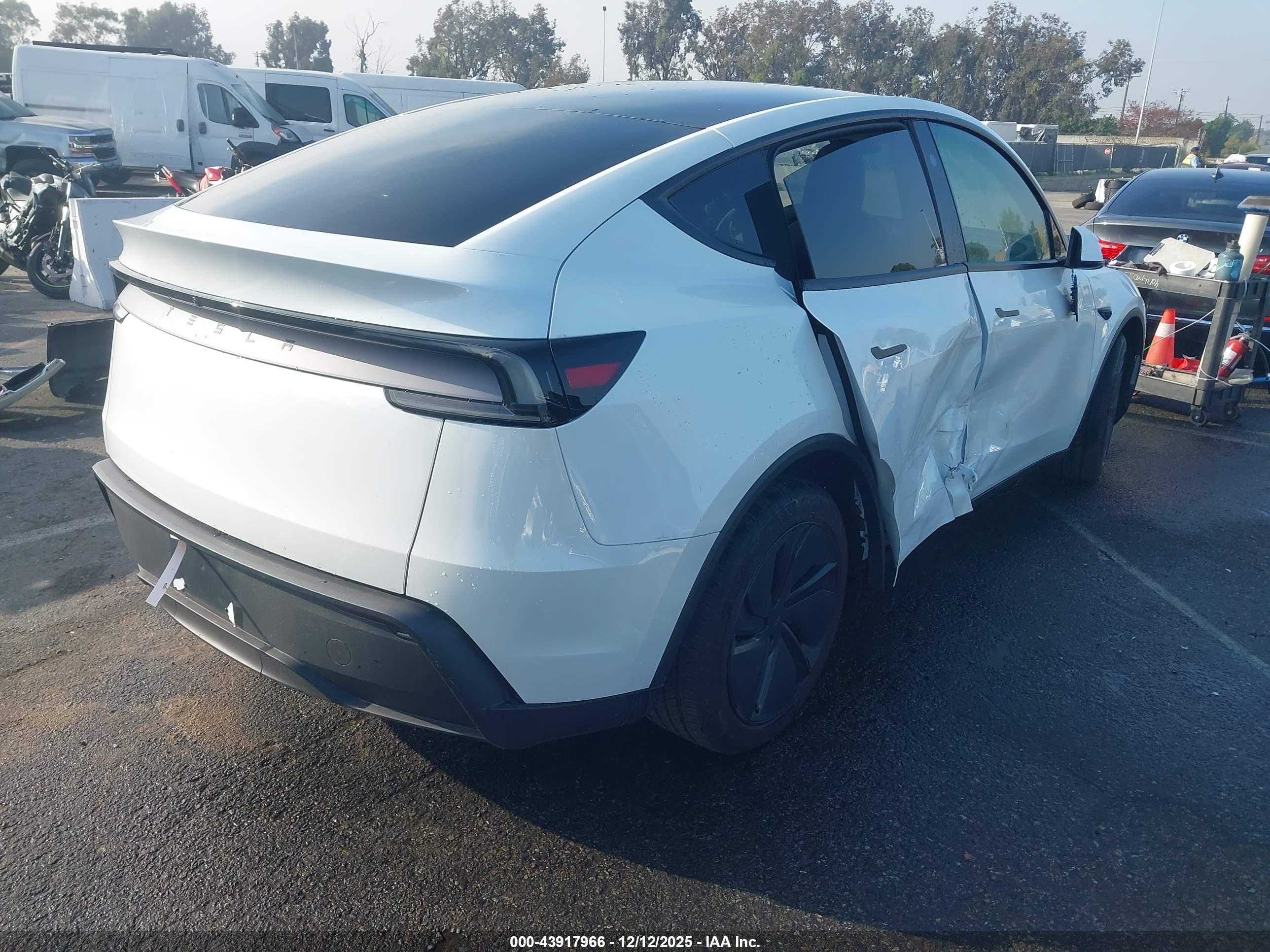 TESLA MODEL image 4