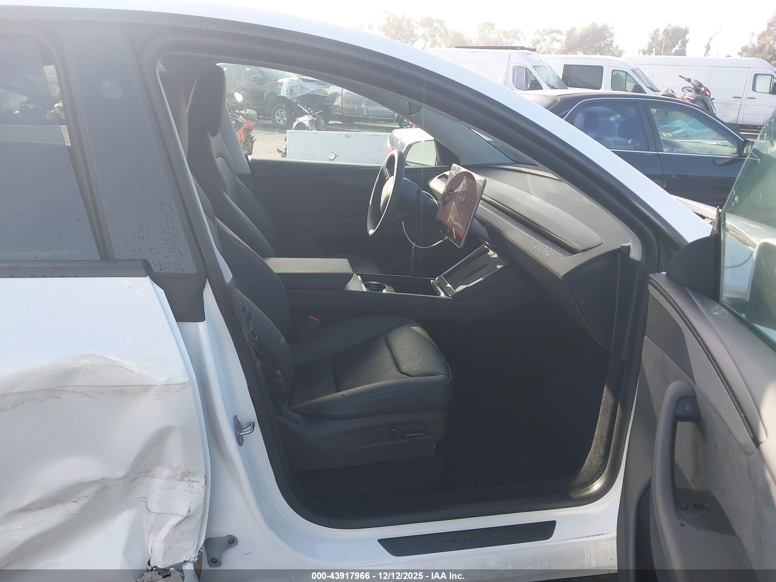 TESLA MODEL image 5