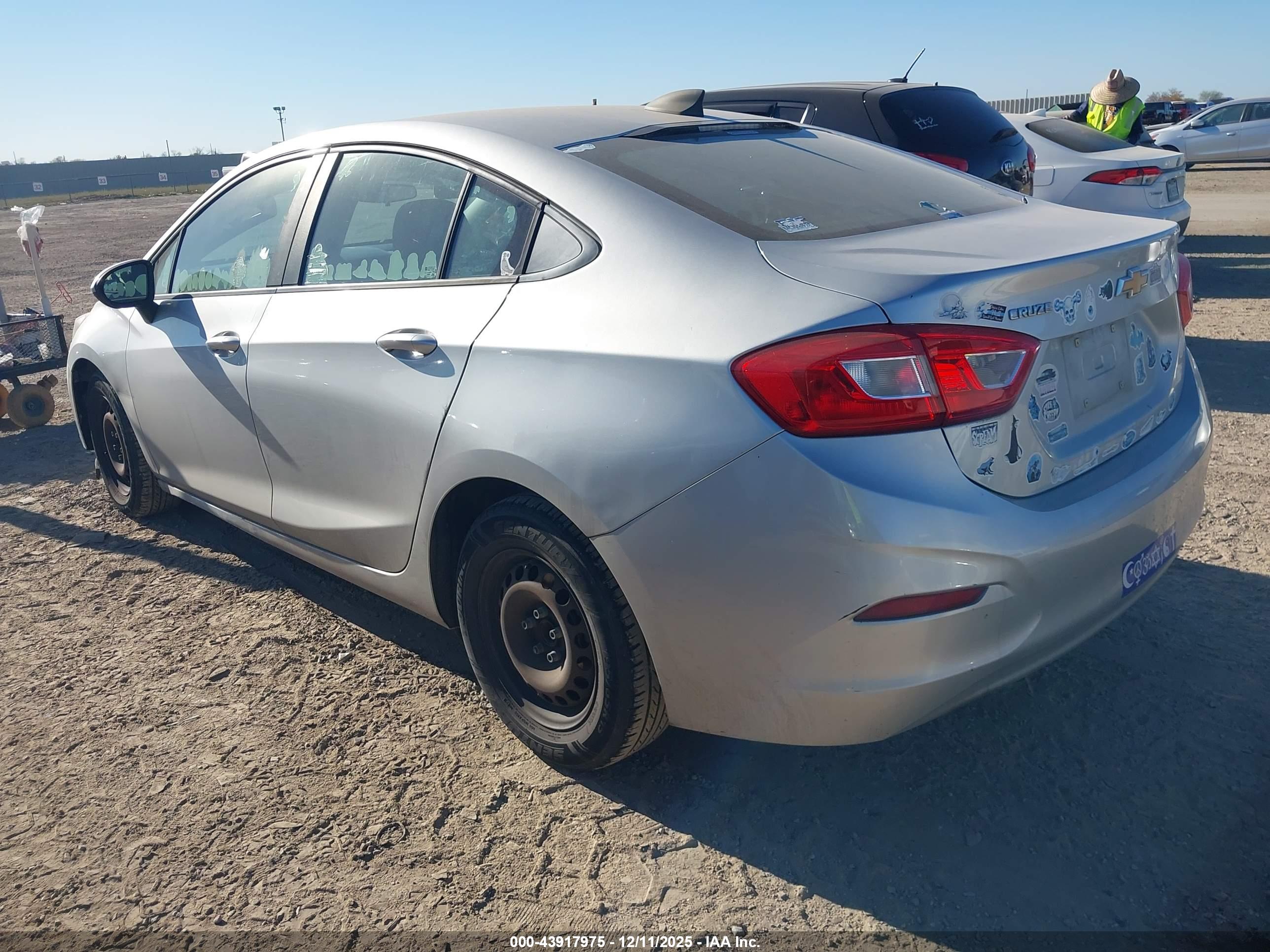 CHEVROLET CRUZE image 3