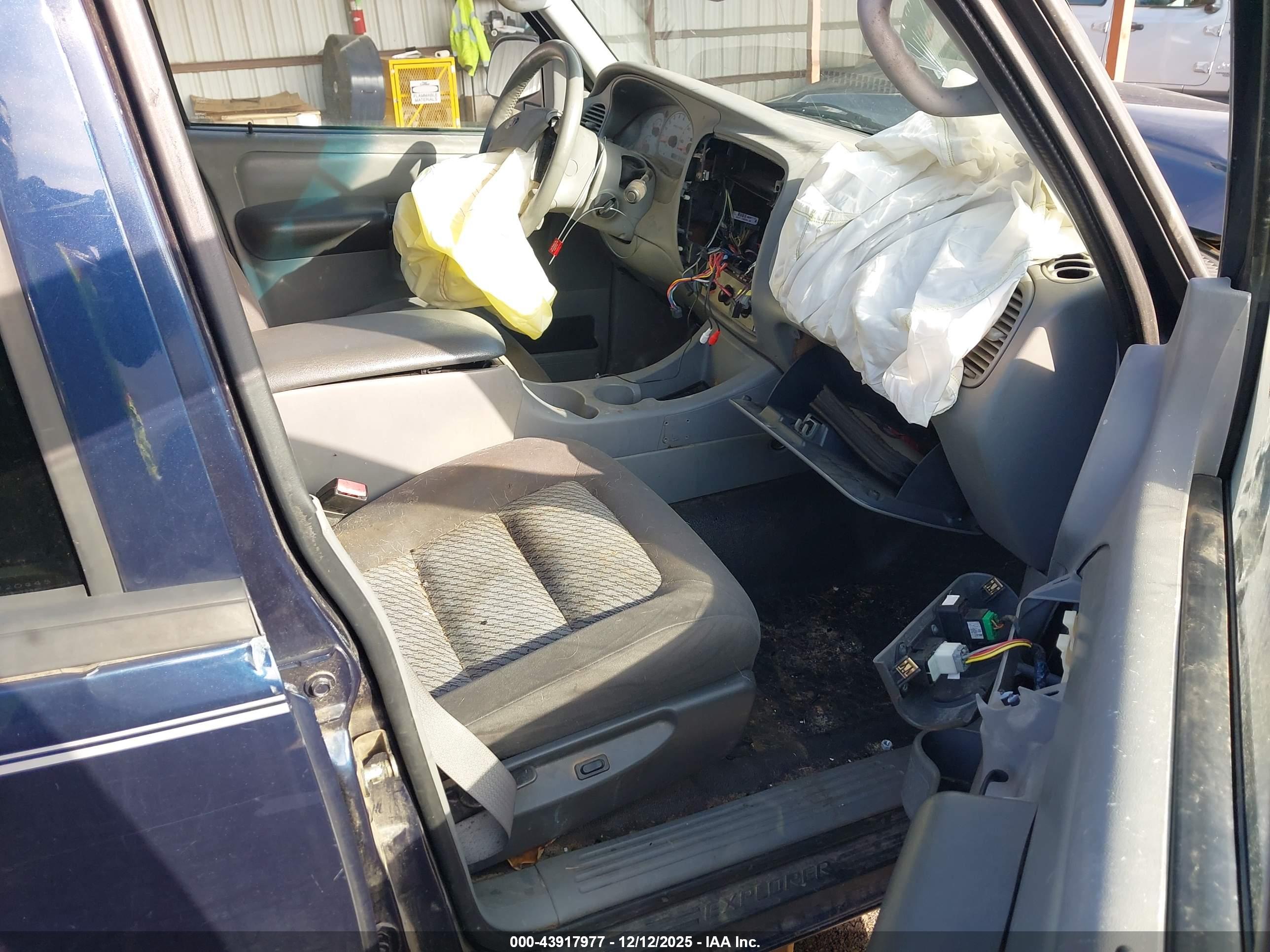 FORD EXPLORER image 5