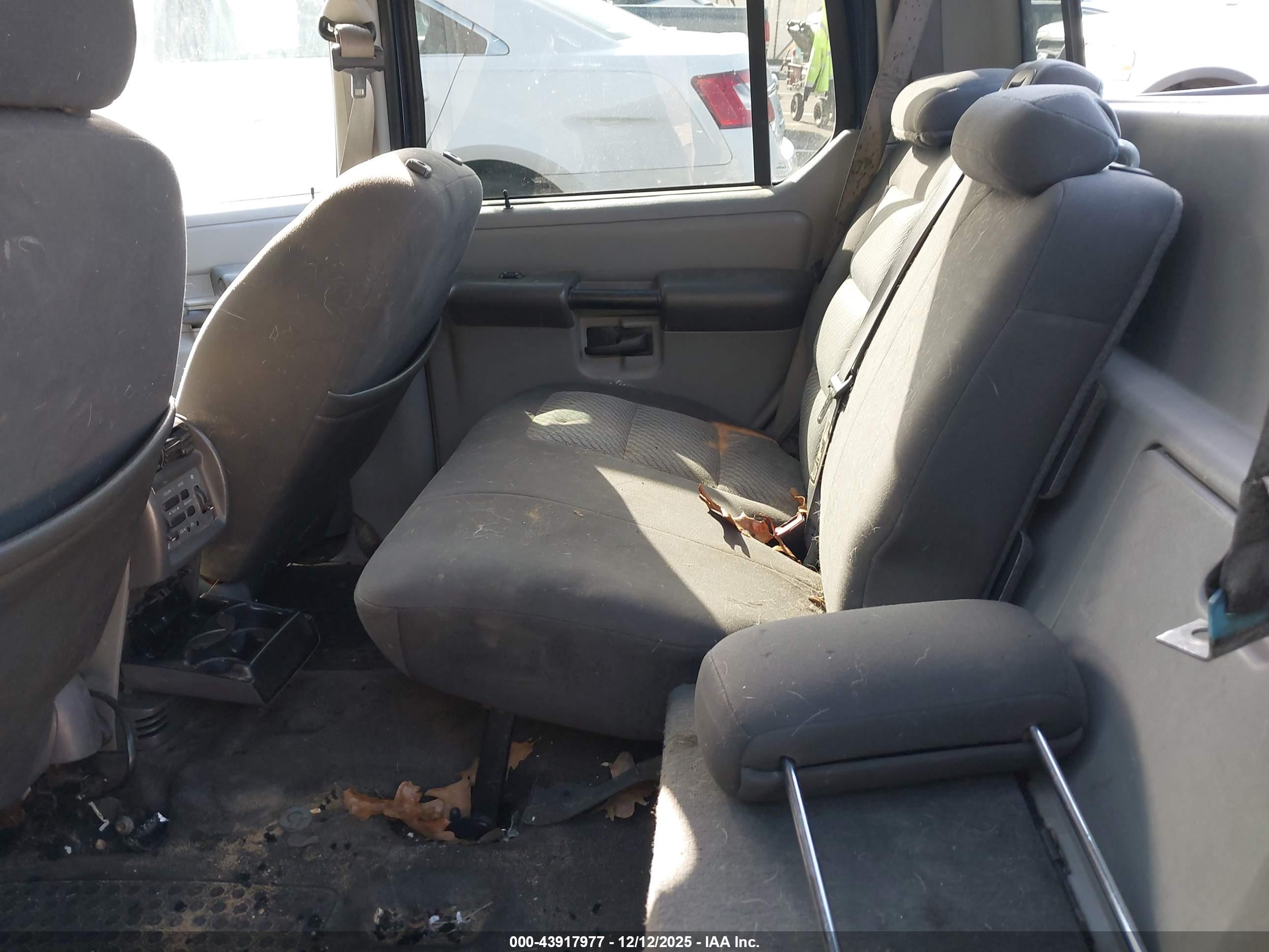 FORD EXPLORER image 8